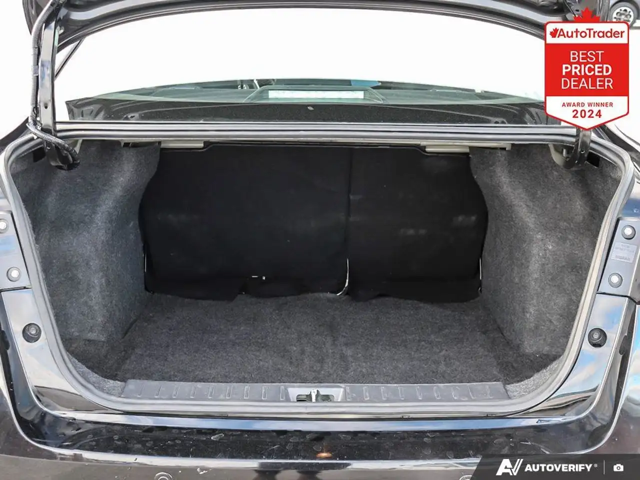 Nissan Versa снимка Nissan Versa