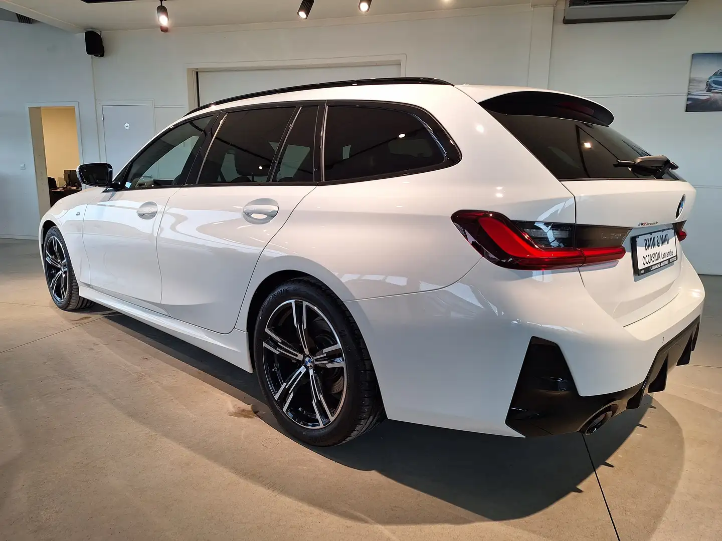 BMW 318 Touring dA//M-SPORT/CAMERA/CARPLAY Blanc - 2