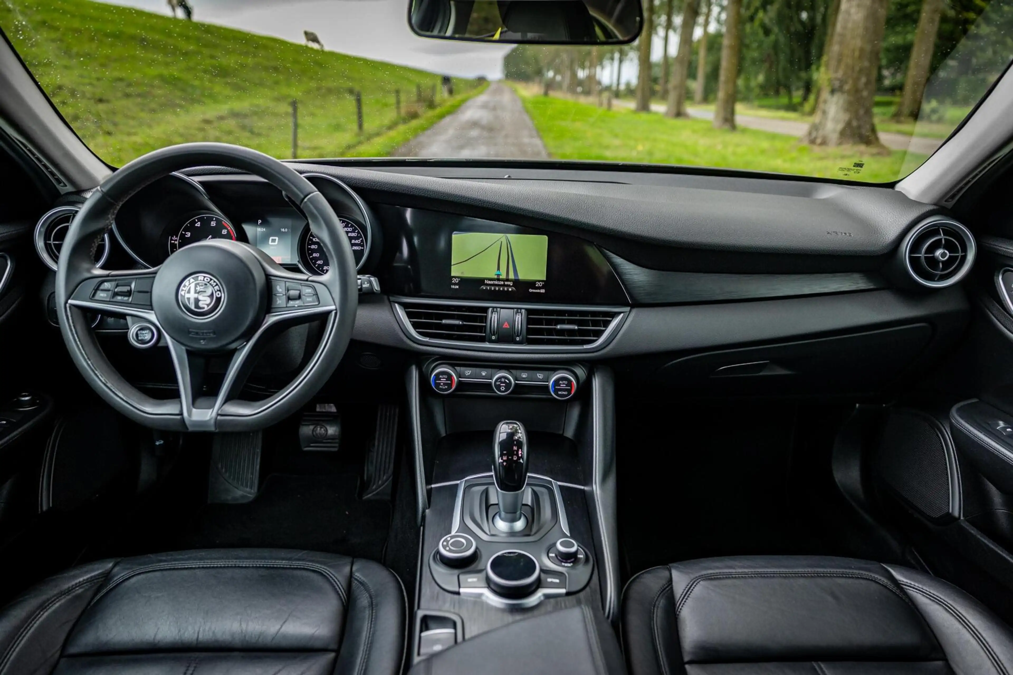 Alfa Romeo Giulia 2.0T Super |Nap |Leder |Automaat |Keyless — photo 2