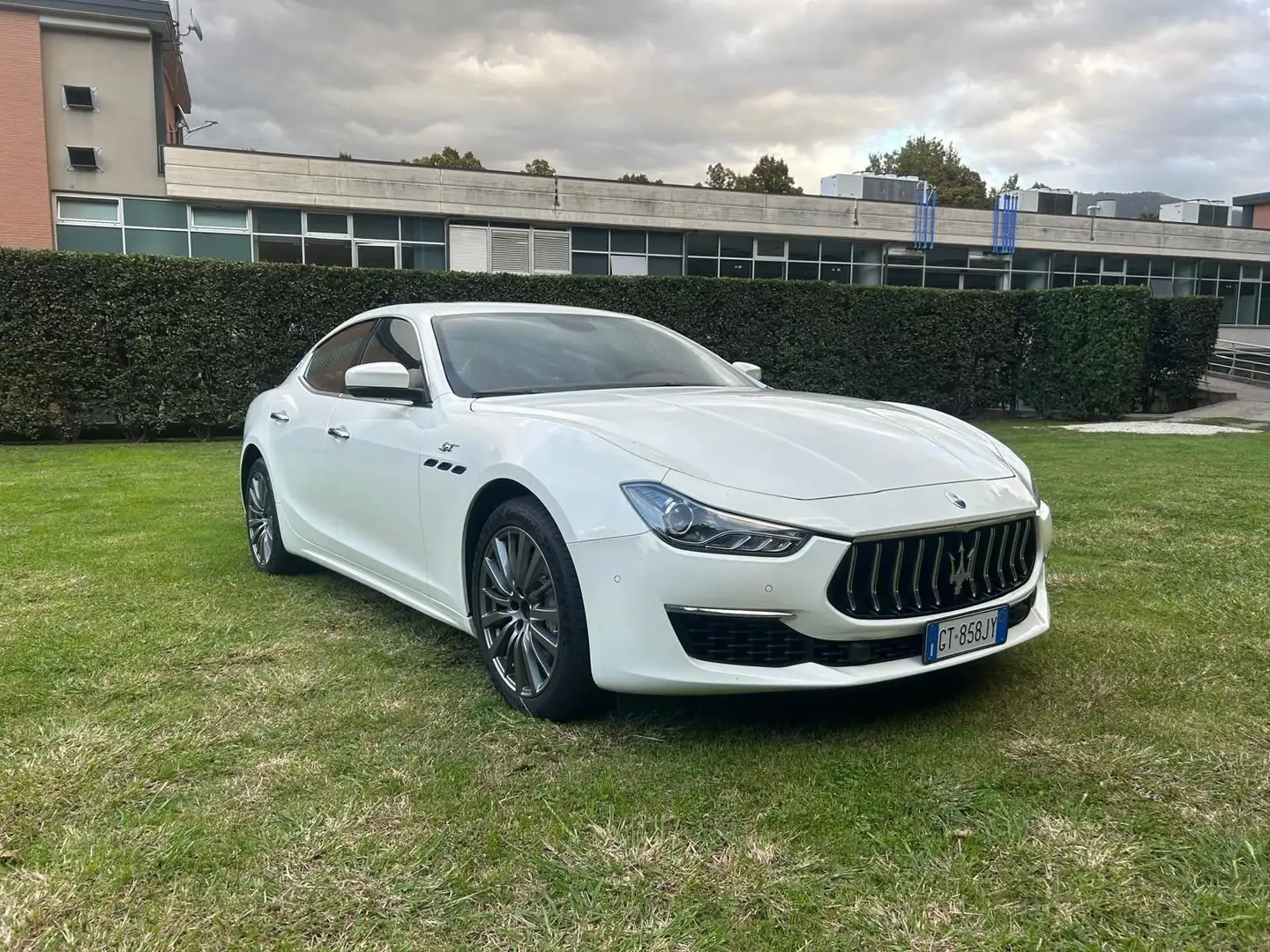 Maserati Ghibli 2.0 mhev gt 330cv rwd auto tetto Bianco - 2