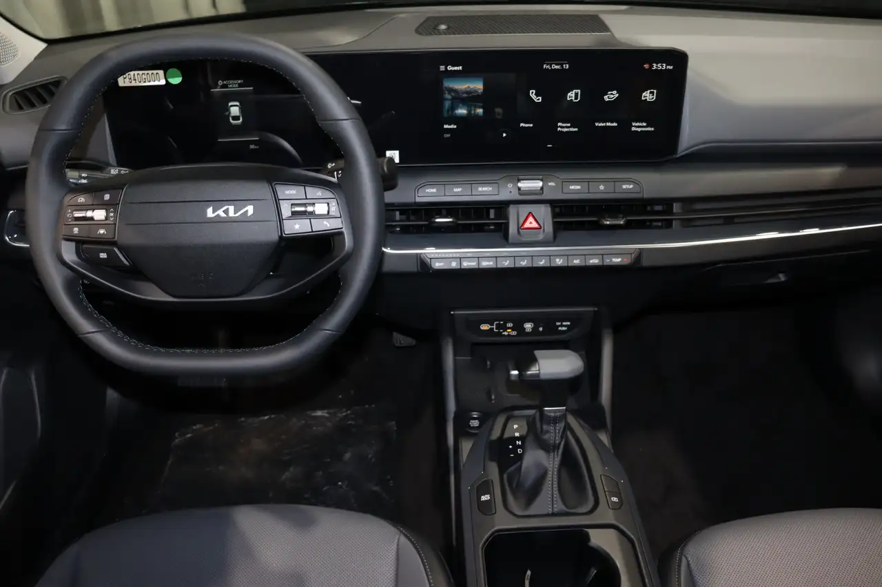 Kia K4 снимка Kia K4