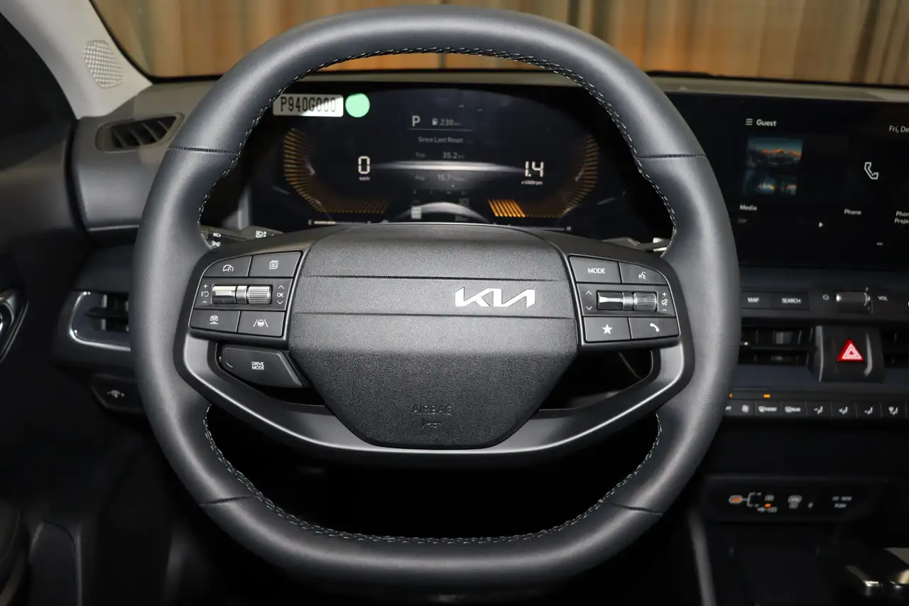 Kia K4 снимка Kia K4