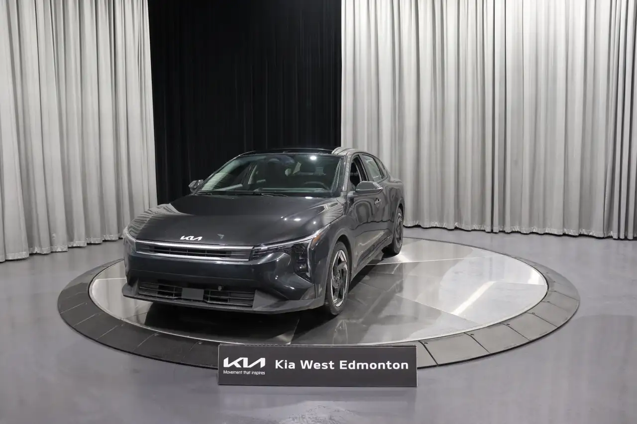 Kia K4 снимка Kia K4