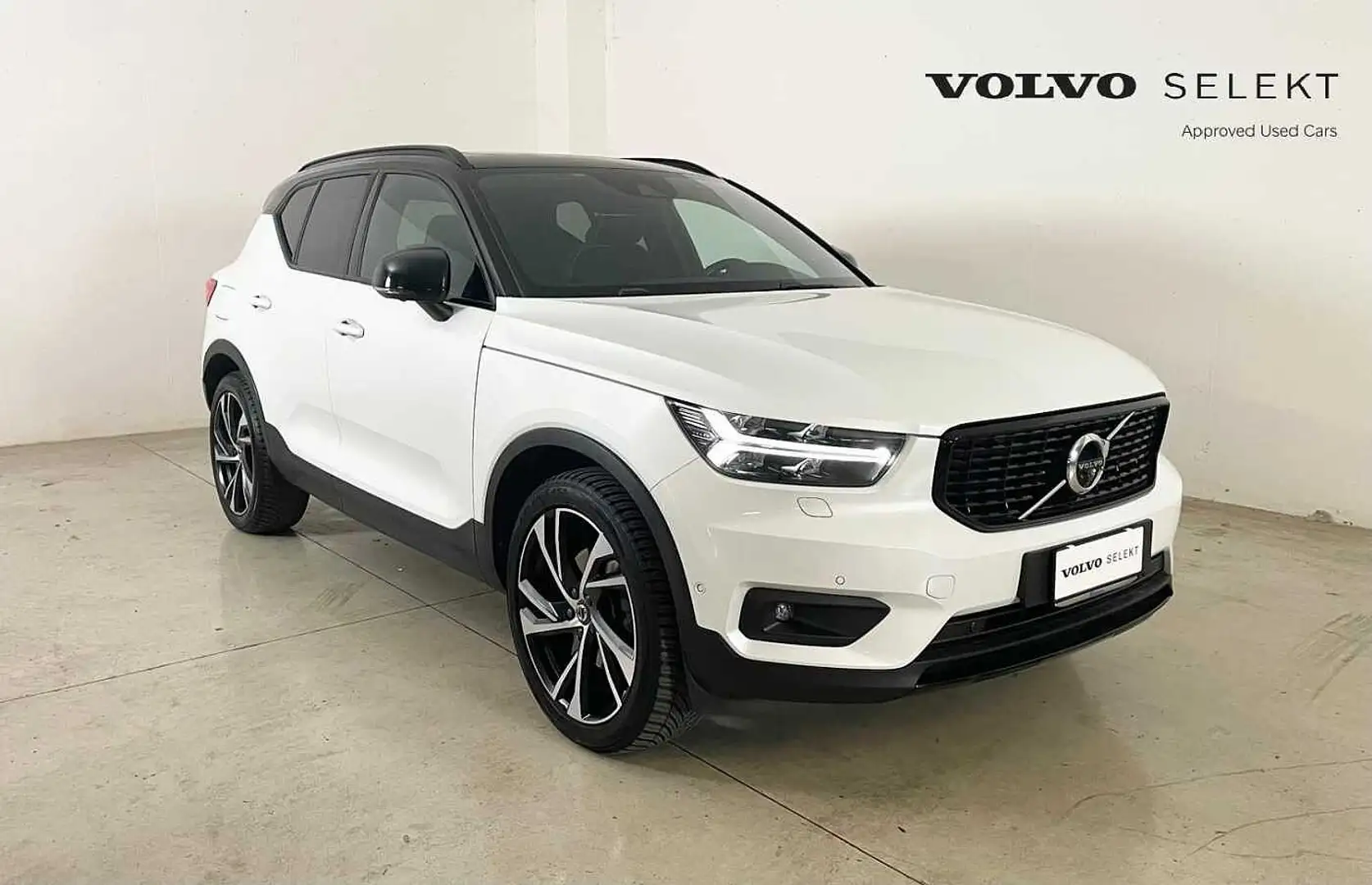 Volvo XC40 D4 AWD R-D GEAR INTRO Blanc - 1