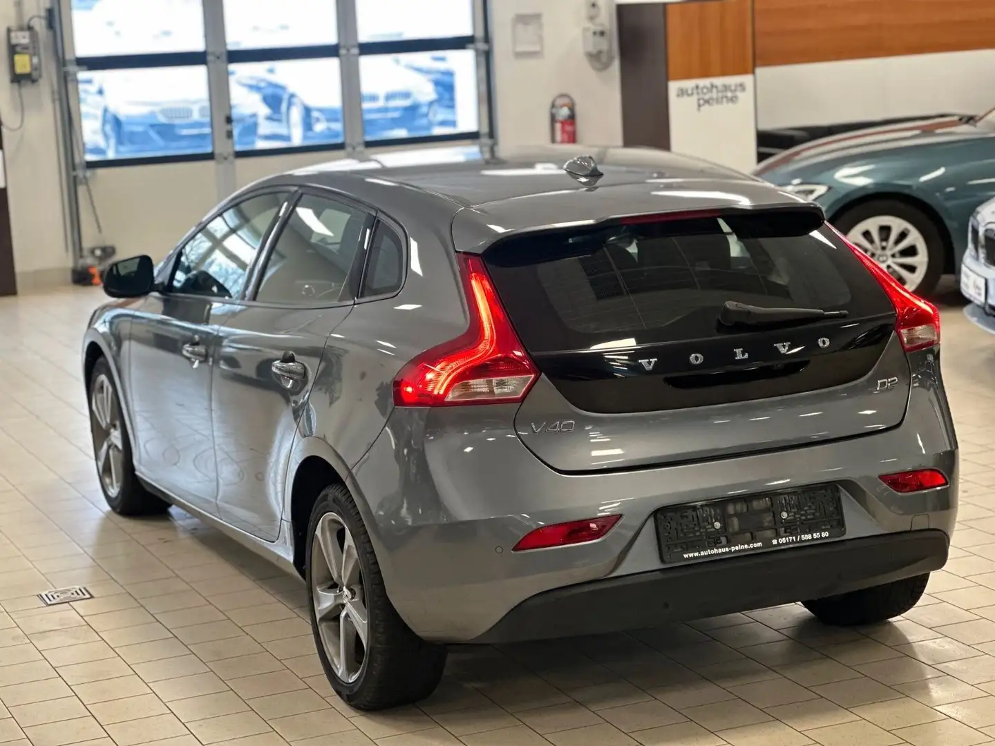 Volvo V40 Momentum Aut/Navi/Kamera/Tempom/Sitzheizung Szary - 2