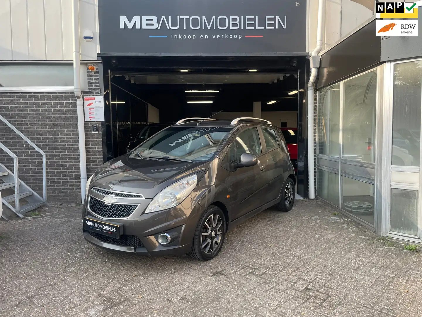 Chevrolet Spark 1.2 16V LT/5 deurs/Airco/APK/Nap/Parkeersensoren/ Marrón - 1