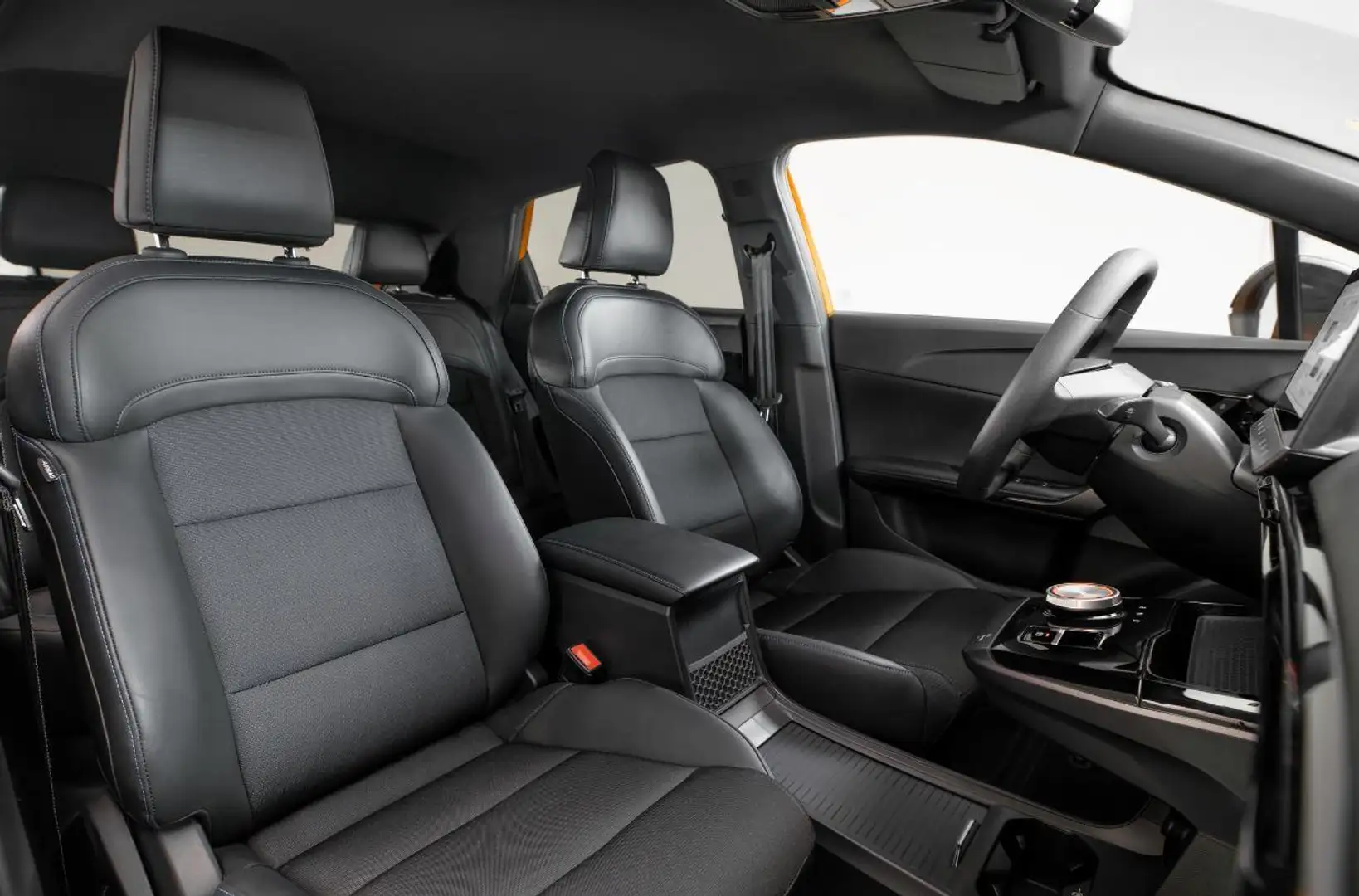 MG MG4 Electric Trophy Extended Range 77 kWh VOORRAAD VOO Zilver - 2