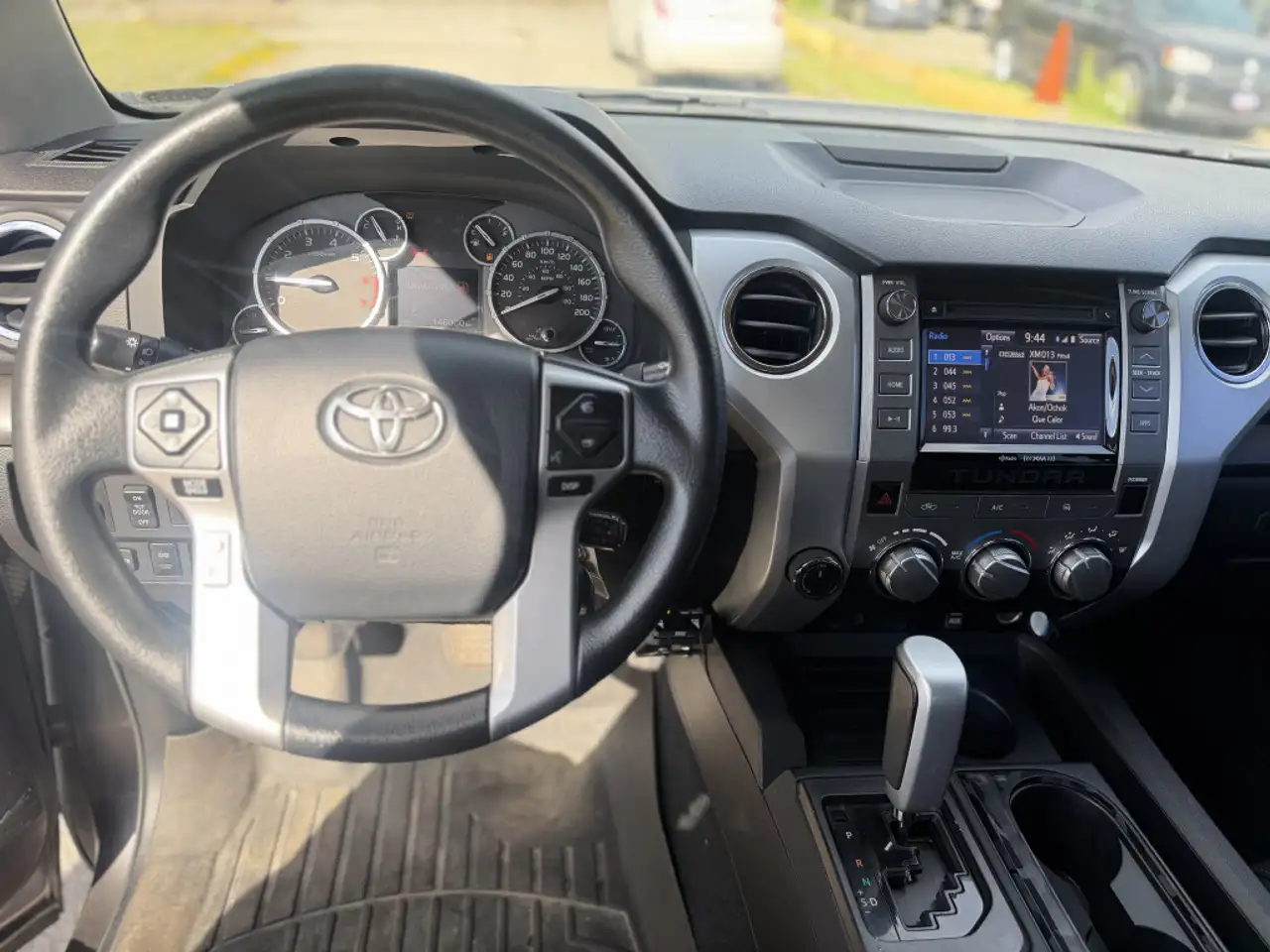 Toyota Tundra снимка Toyota Tundra