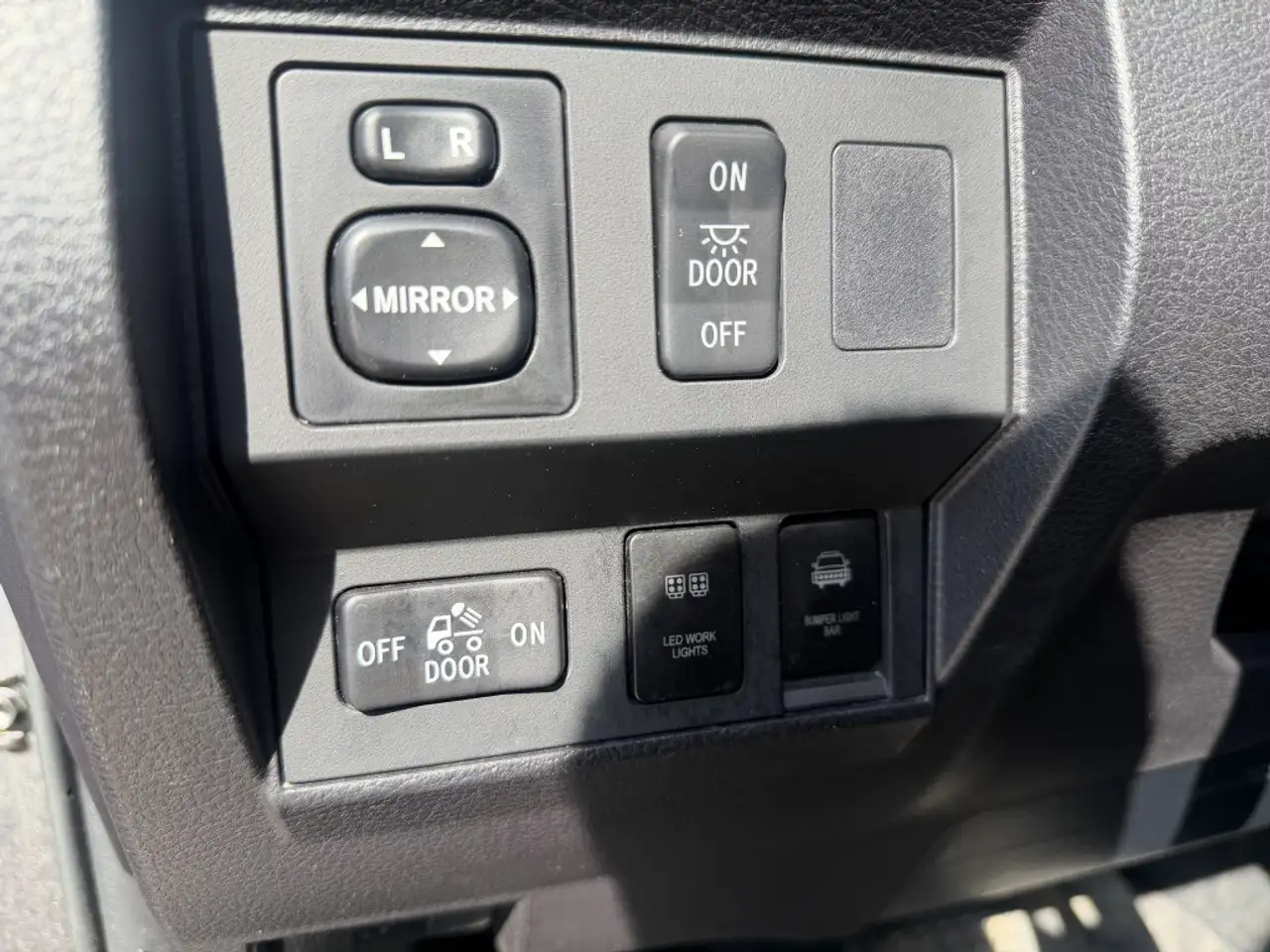 Toyota Tundra снимка Toyota Tundra