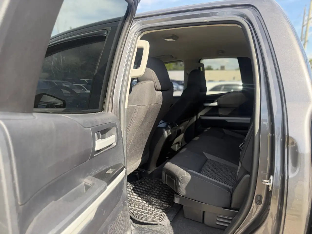 Toyota Tundra снимка Toyota Tundra