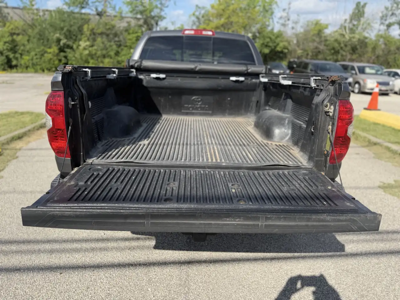 Toyota Tundra снимка Toyota Tundra