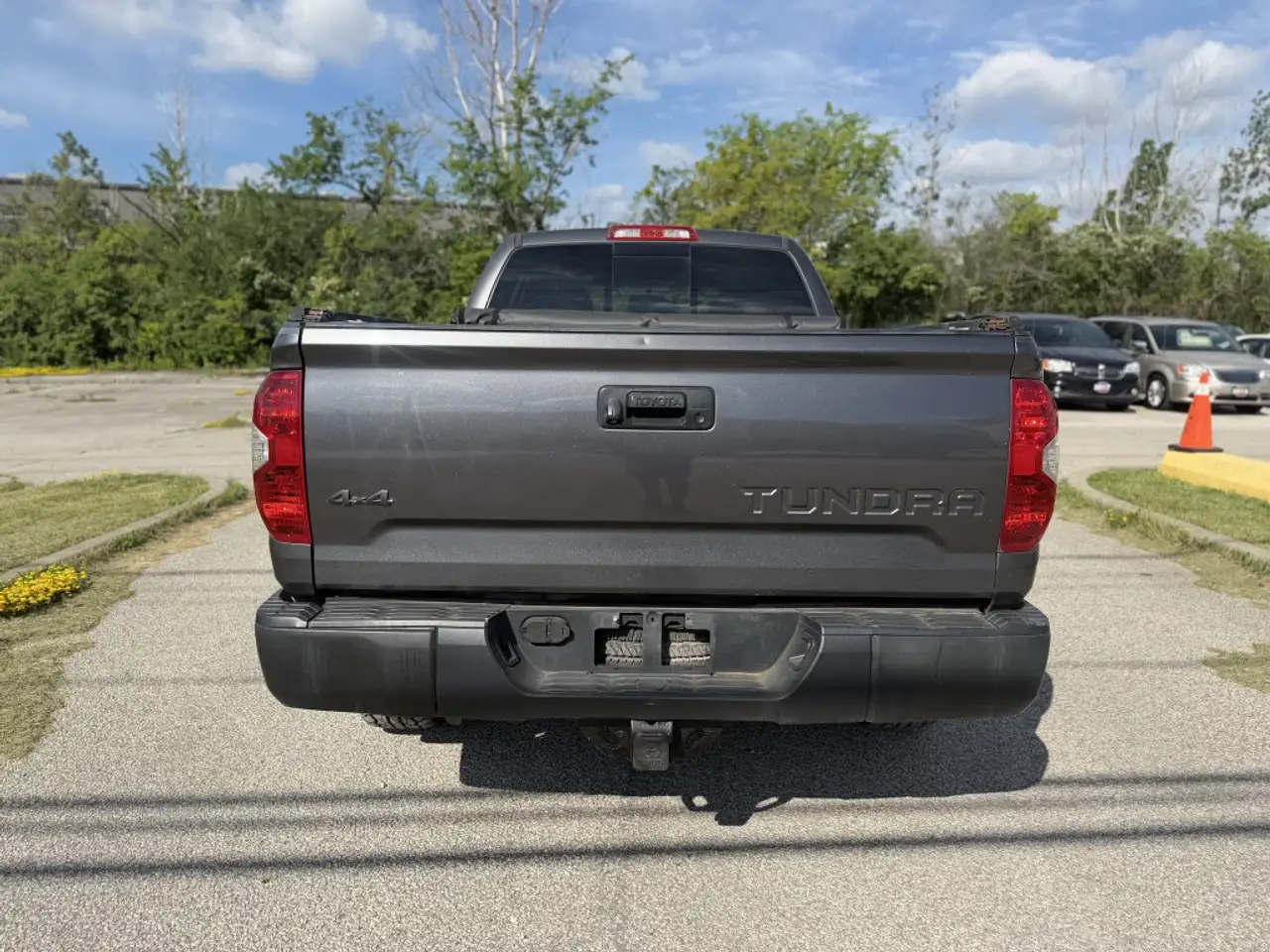 Toyota Tundra снимка Toyota Tundra