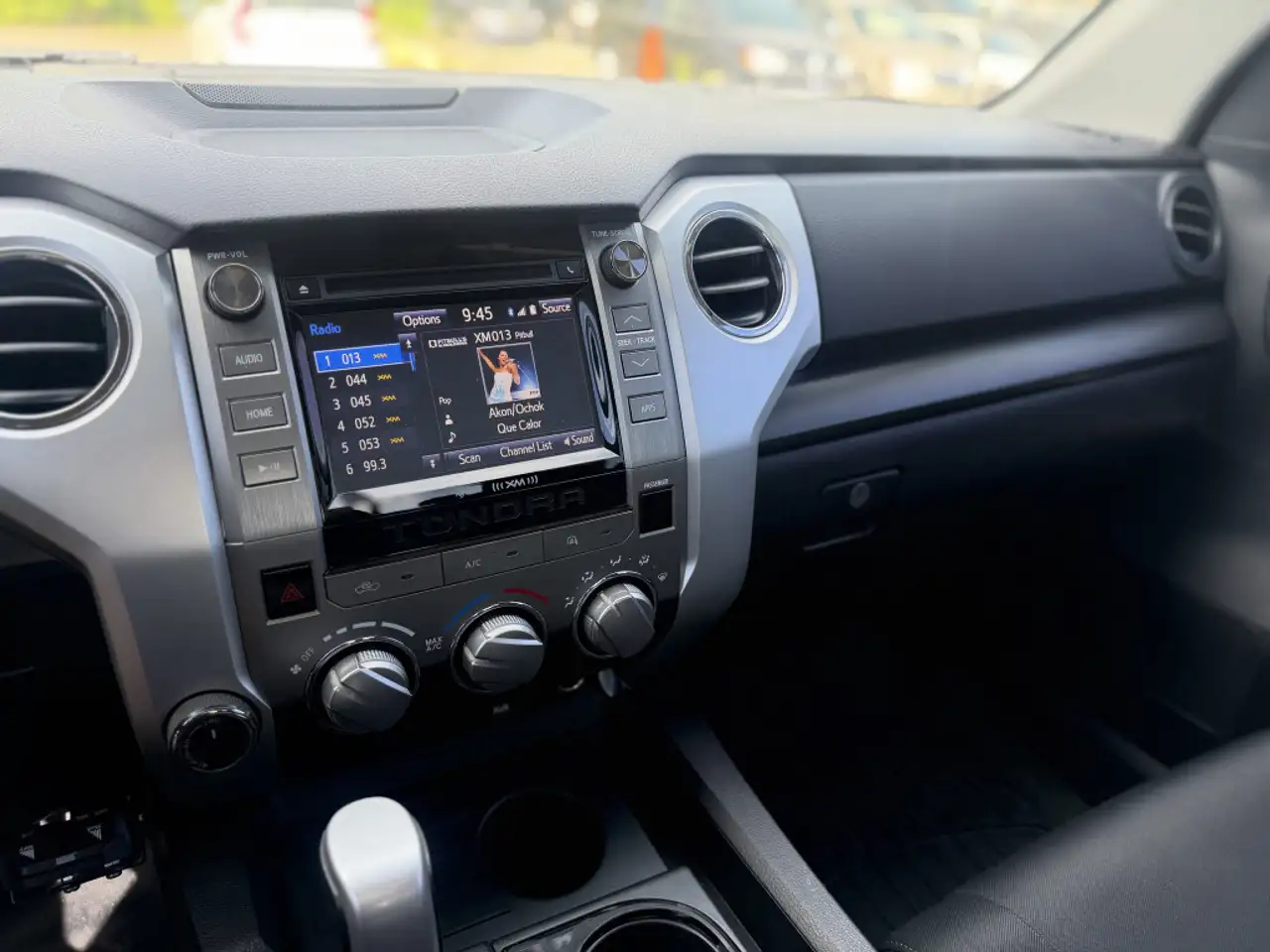Toyota Tundra снимка Toyota Tundra