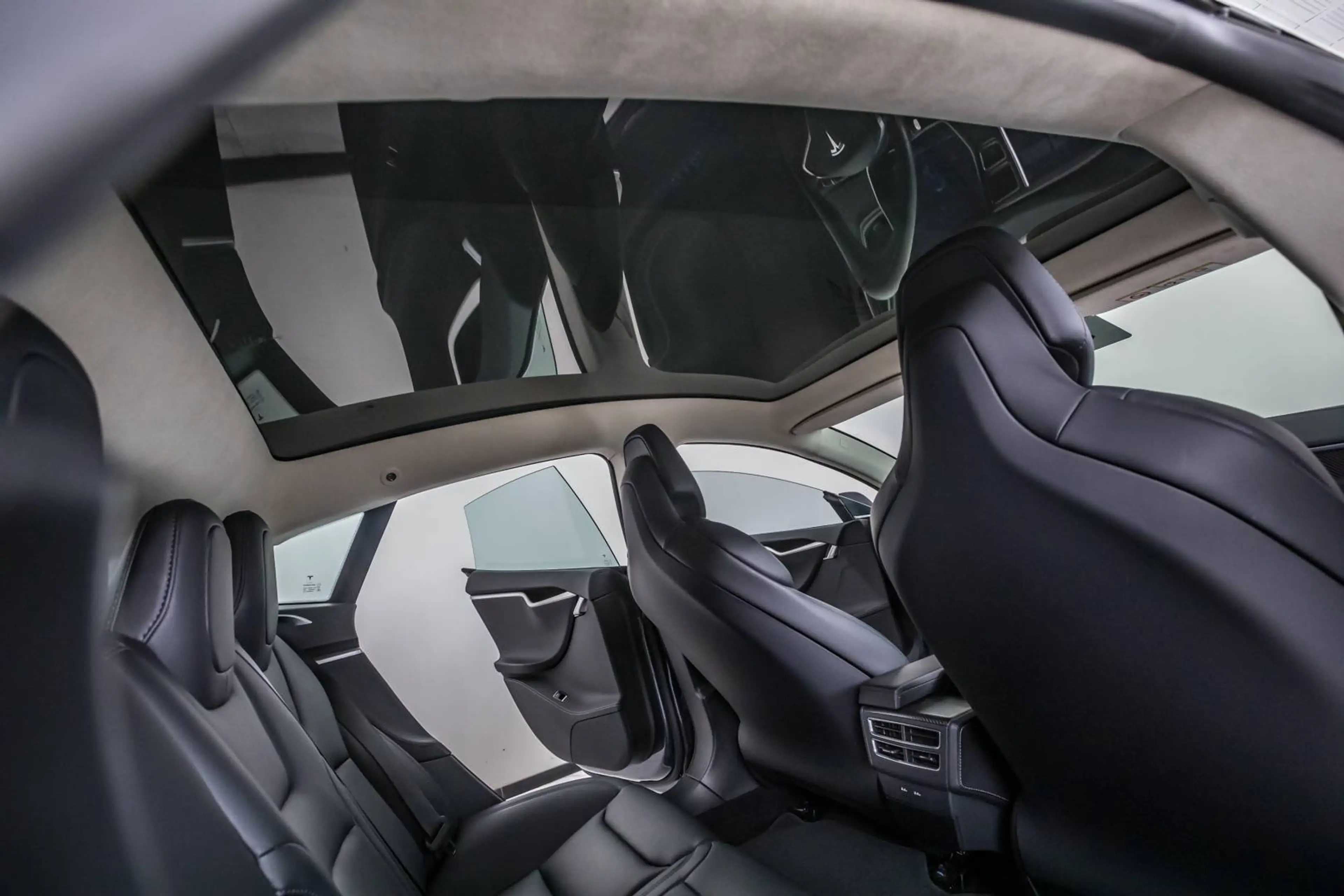 Tesla Model S 100D — photo 15