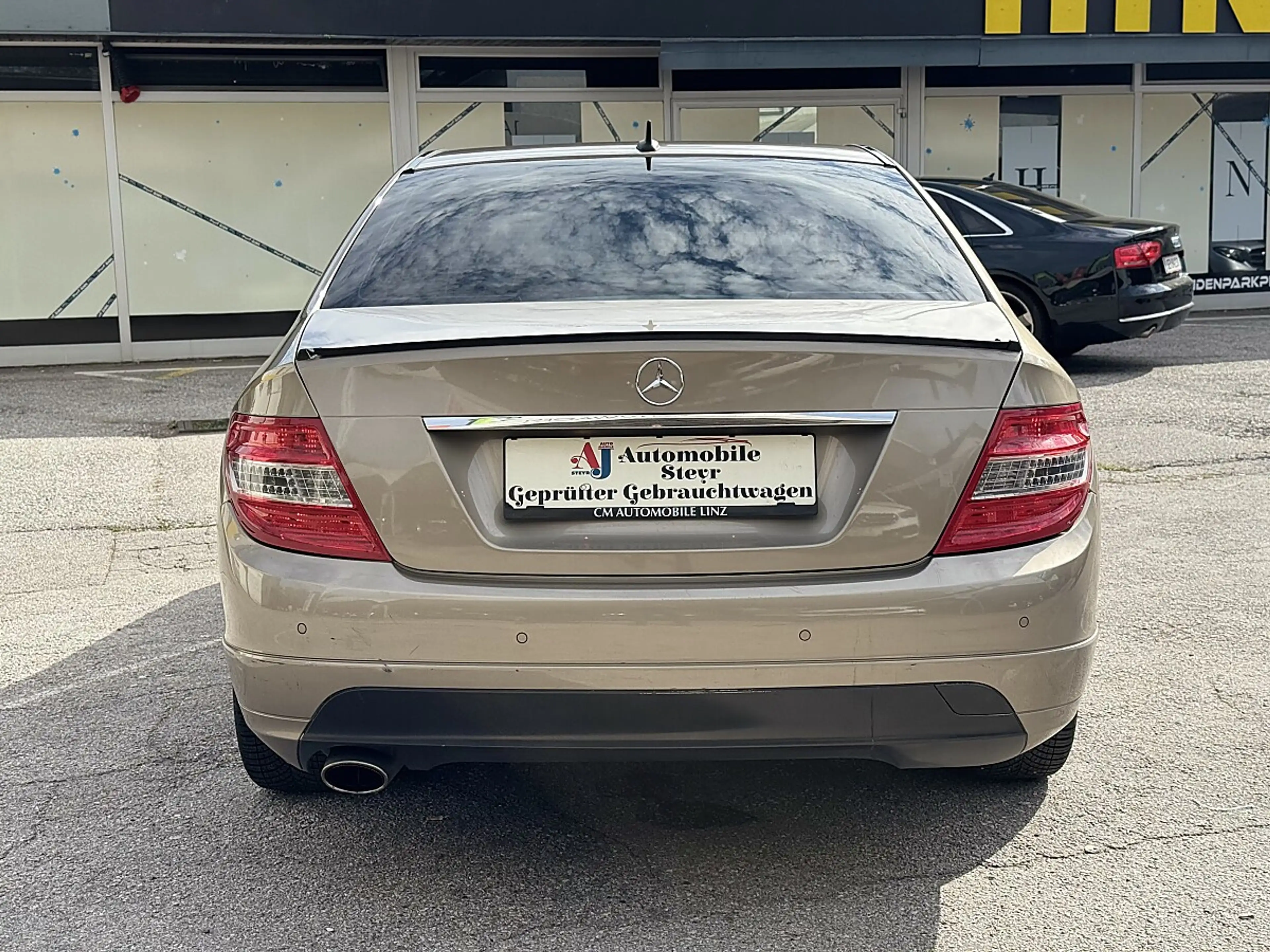 Mercedes-Benz C 180 CGI Classic BlueEfficiency Aut.+TEMPOMAT+Sitzhe... — photo 6
