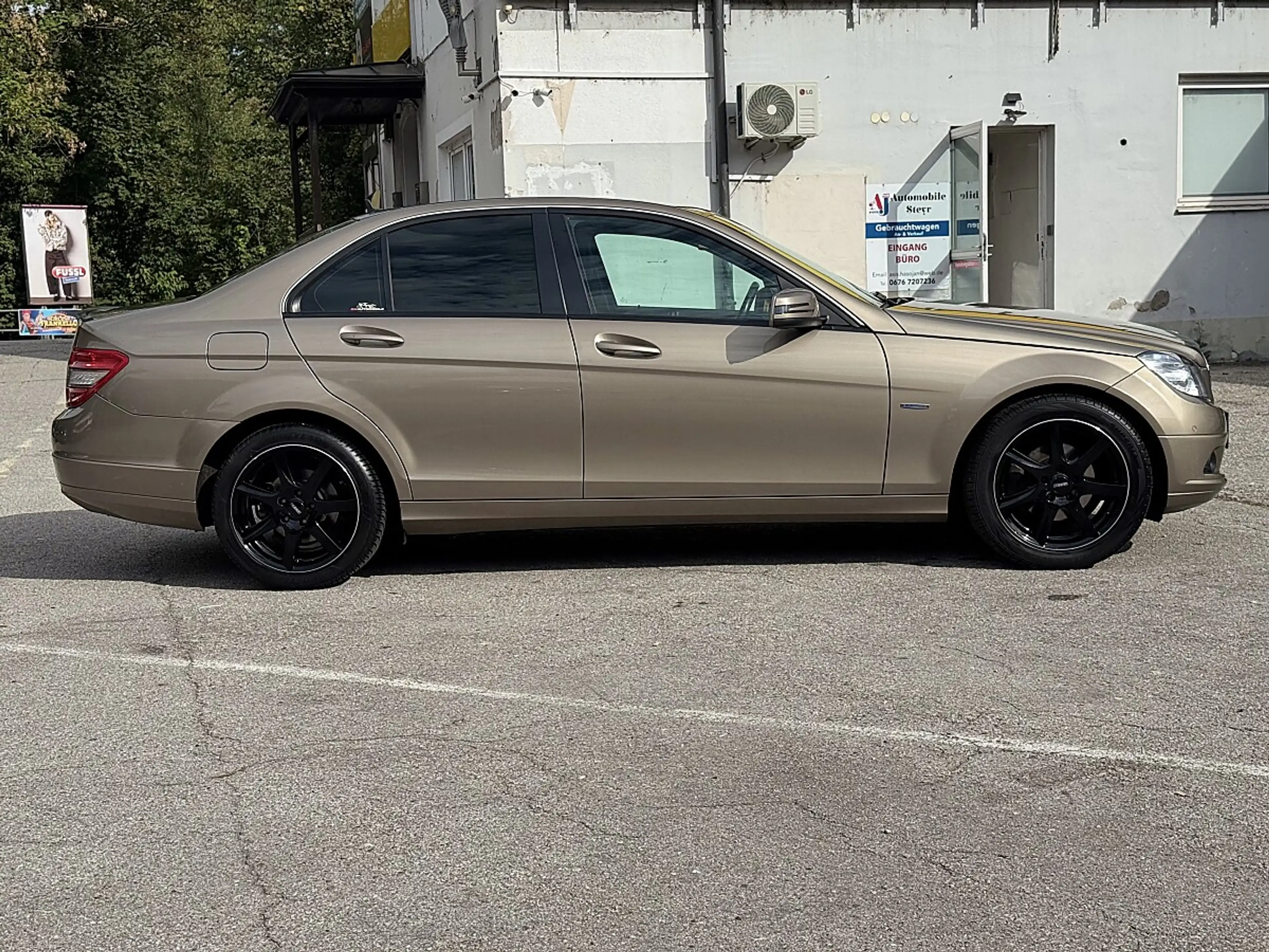 Mercedes-Benz C 180 CGI Classic BlueEfficiency Aut.+TEMPOMAT+Sitzhe... — photo 8