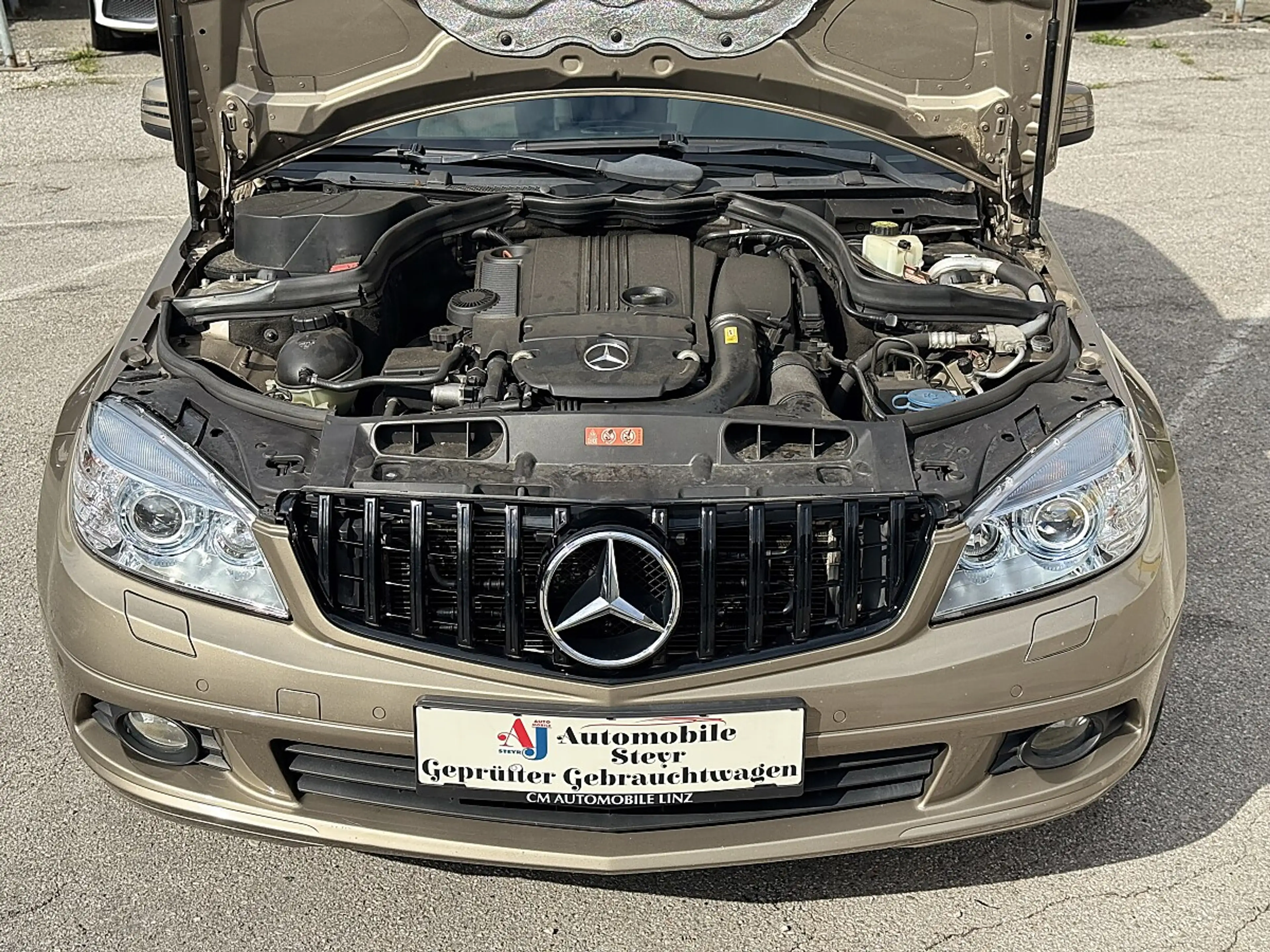 Mercedes-Benz C 180 CGI Classic BlueEfficiency Aut.+TEMPOMAT+Sitzhe... — photo 12