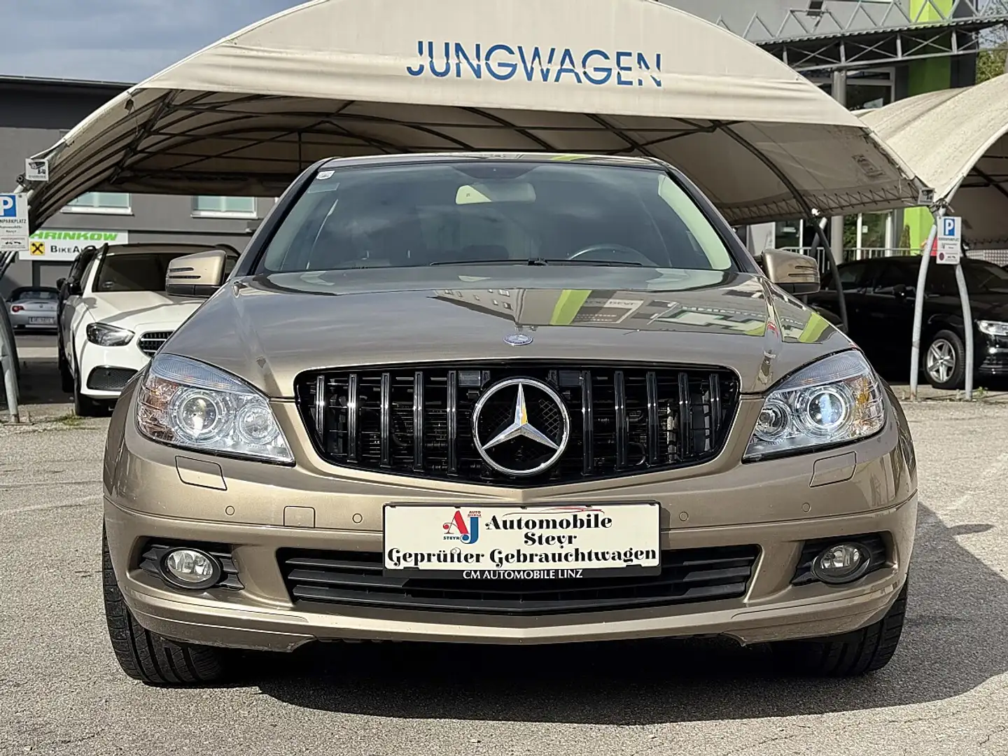 Mercedes-Benz C 180 CGI Classic BlueEfficiency Aut.+TEMPOMAT+Sitzhe... Gold - 2