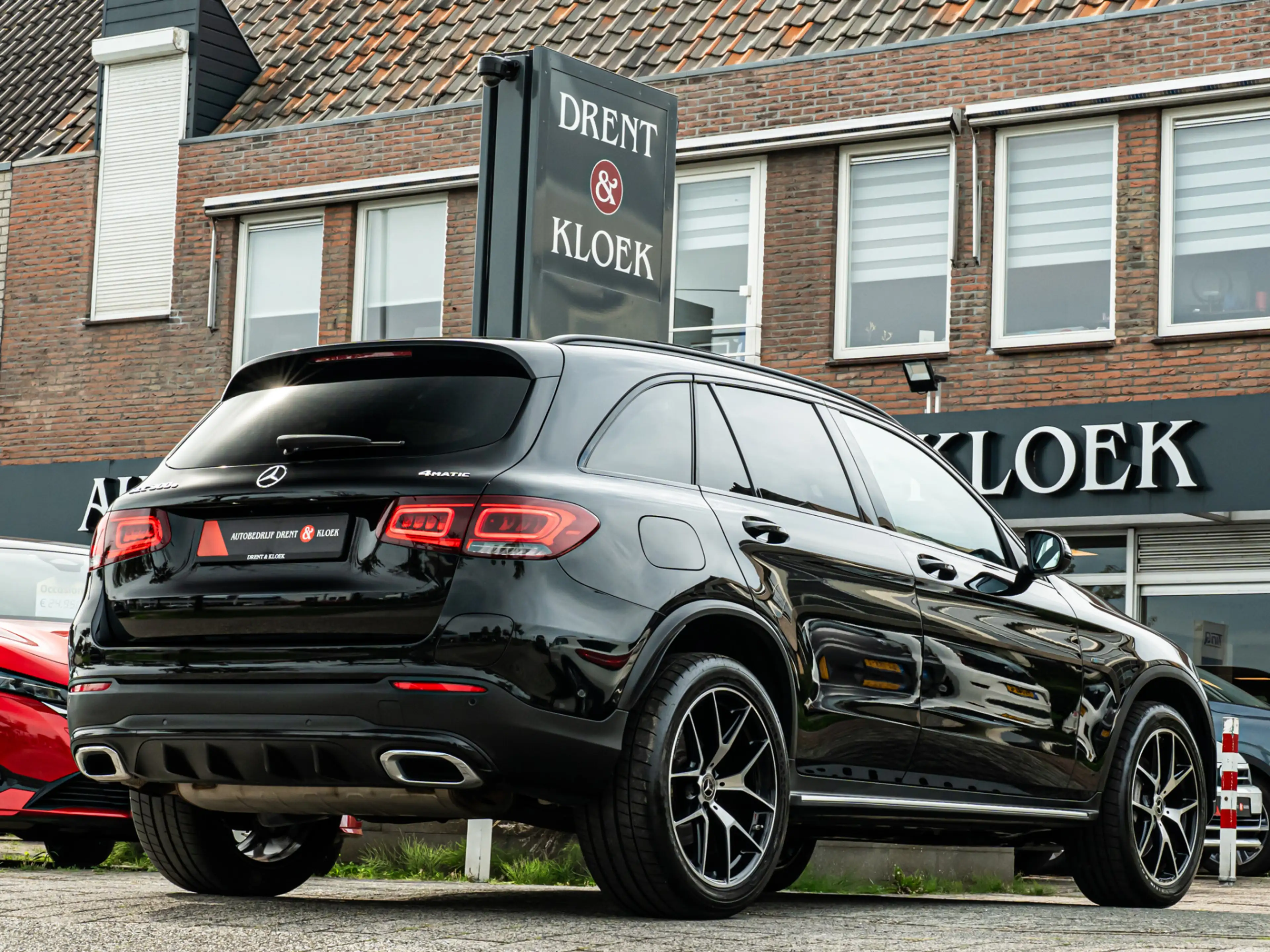 Mercedes-Benz GLC 300 300e 4MATIC Premium AMG PANO 20 INCH CAMERA MEMORY — photo 3