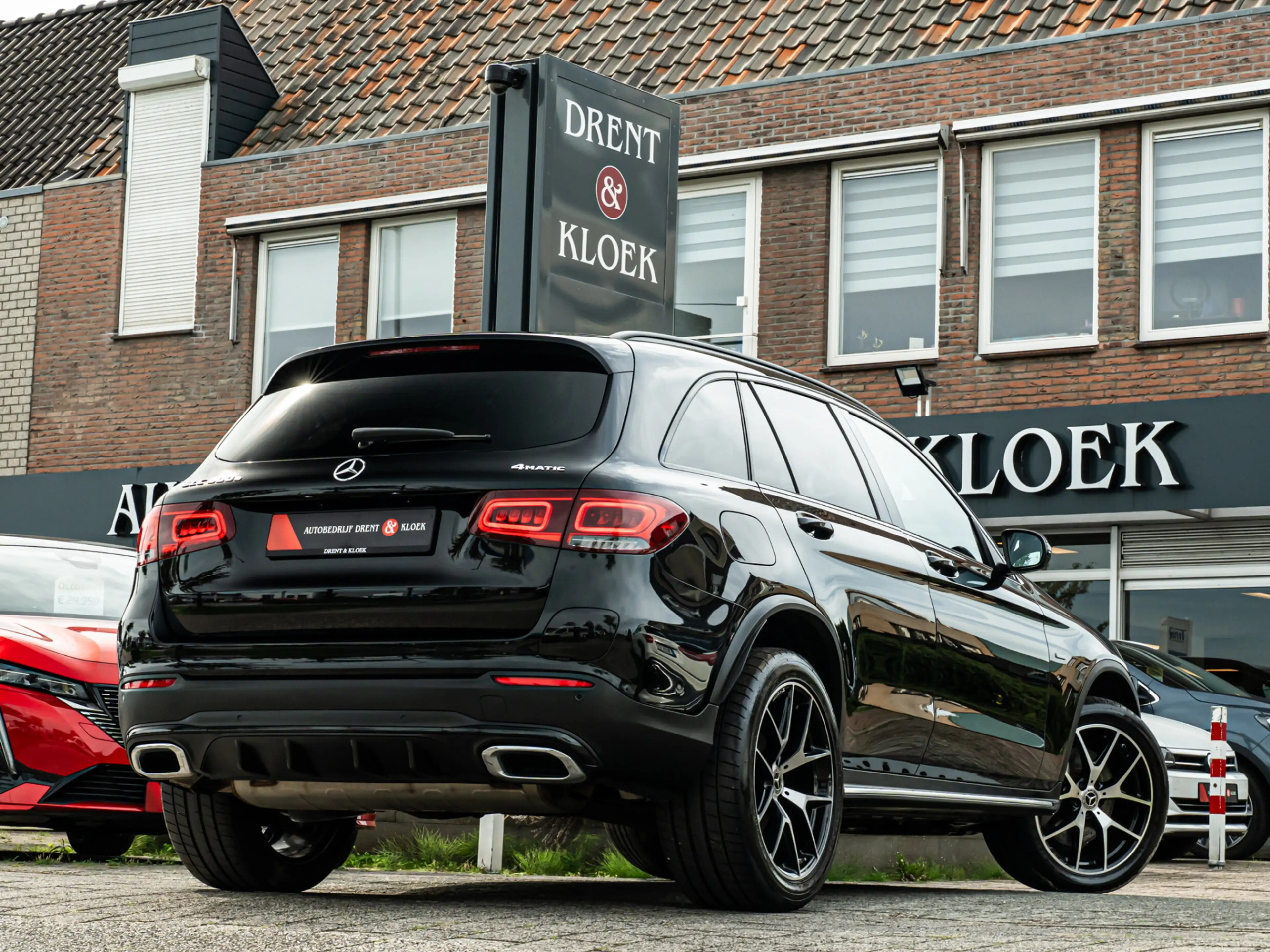 Mercedes-Benz GLC 300 300e 4MATIC Premium AMG PANO 20 INCH CAMERA MEMORY — photo 19