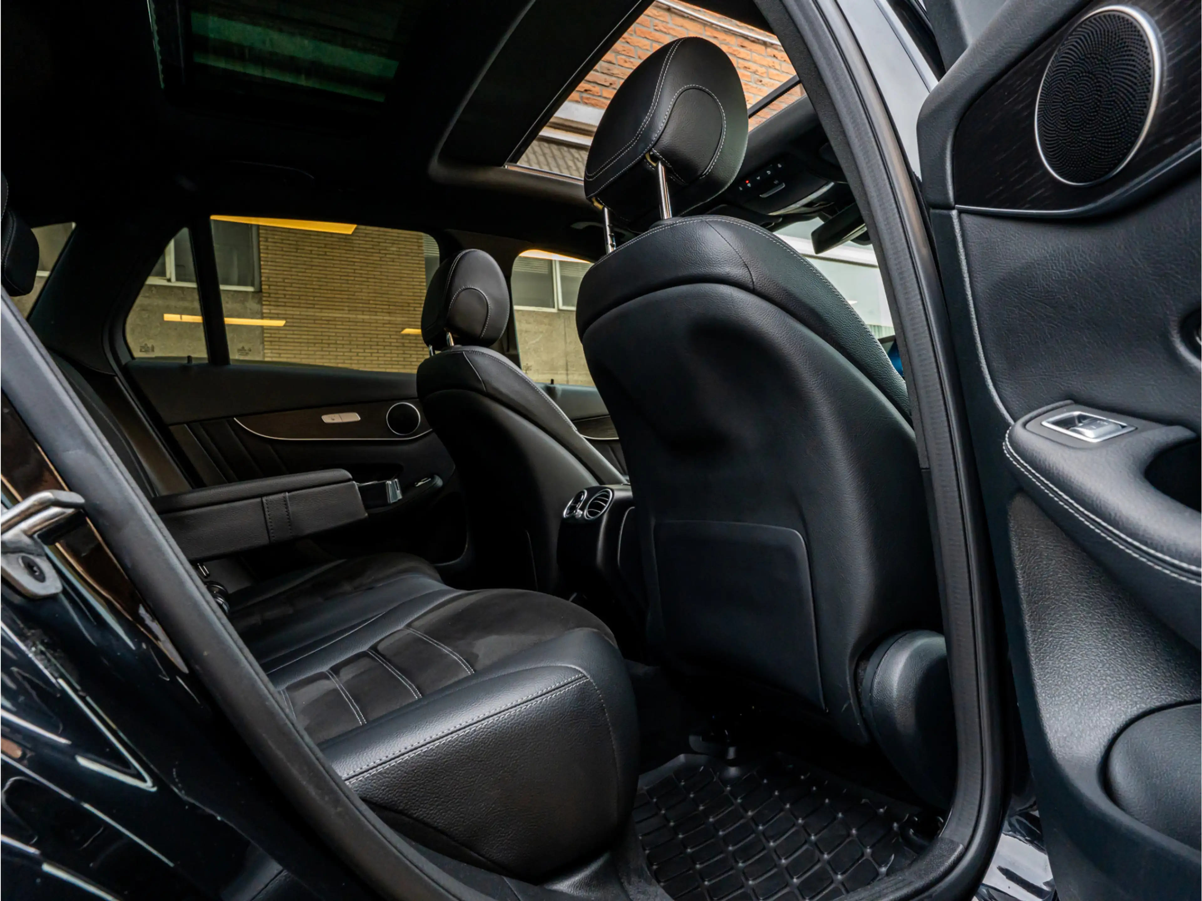 Mercedes-Benz GLC 300 300e 4MATIC Premium AMG PANO 20 INCH CAMERA MEMORY — photo 26