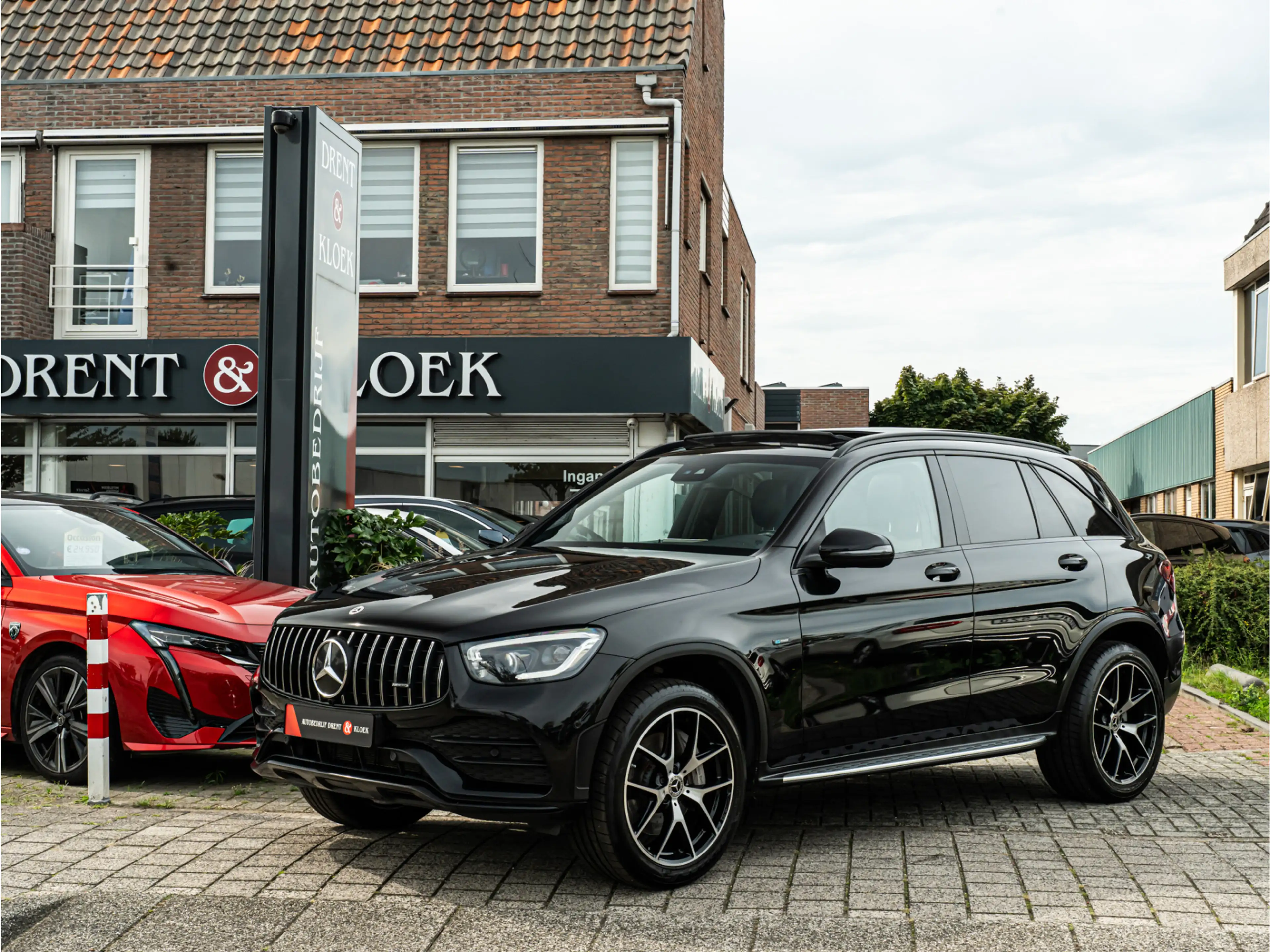 Mercedes-Benz GLC 300 300e 4MATIC Premium AMG PANO 20 INCH CAMERA MEMORY — photo 12