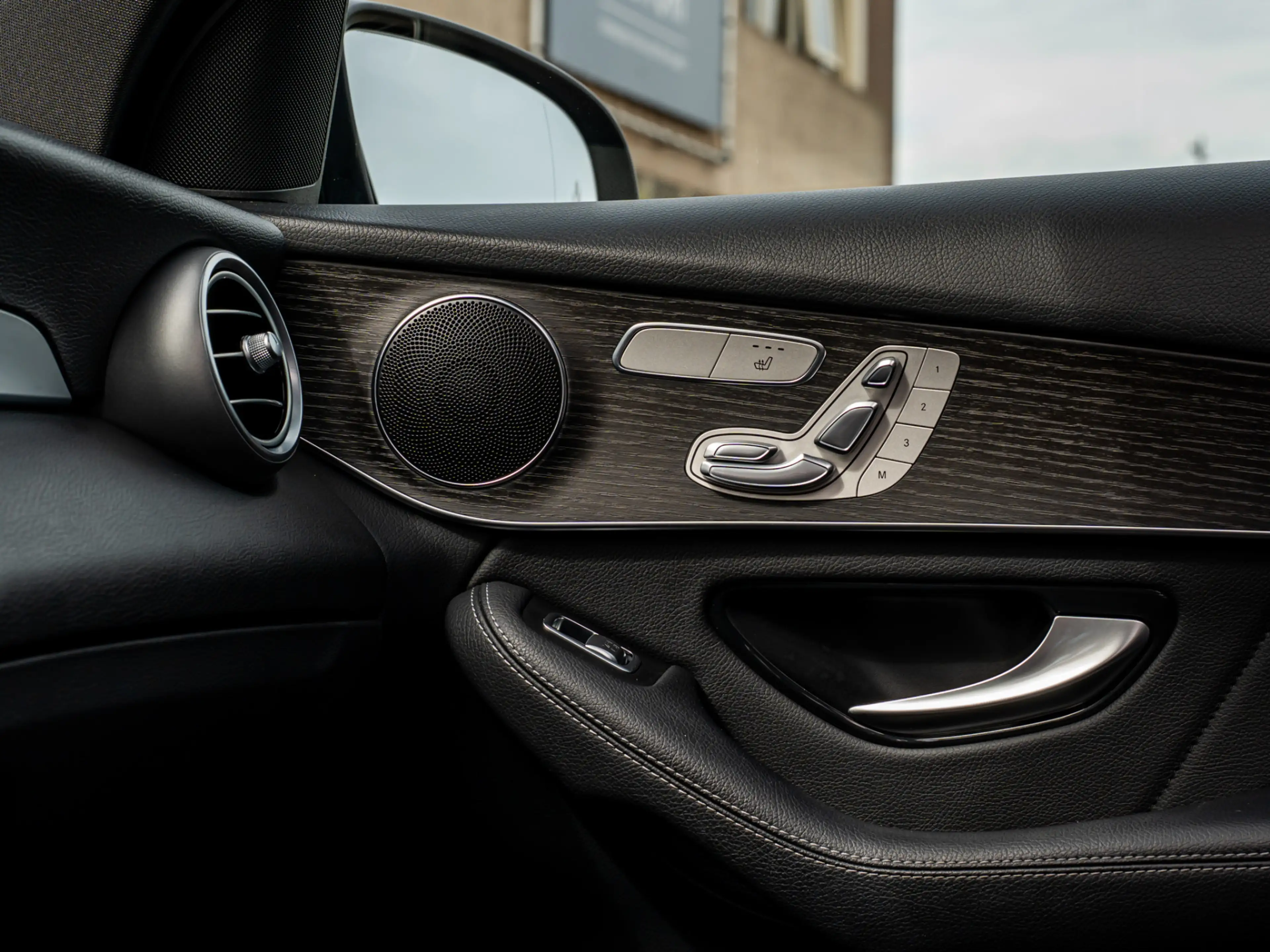 Mercedes-Benz GLC 300 300e 4MATIC Premium AMG PANO 20 INCH CAMERA MEMORY — photo 10