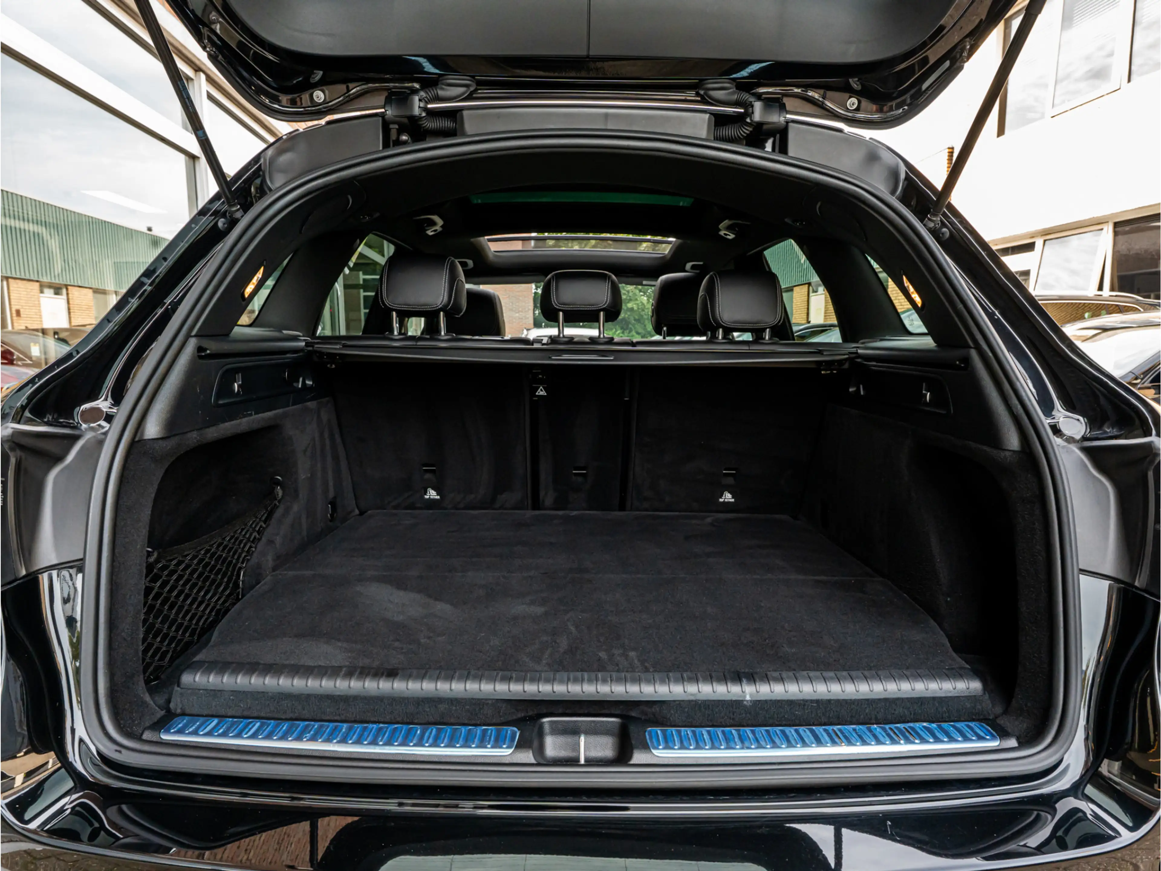 Mercedes-Benz GLC 300 300e 4MATIC Premium AMG PANO 20 INCH CAMERA MEMORY — photo 18