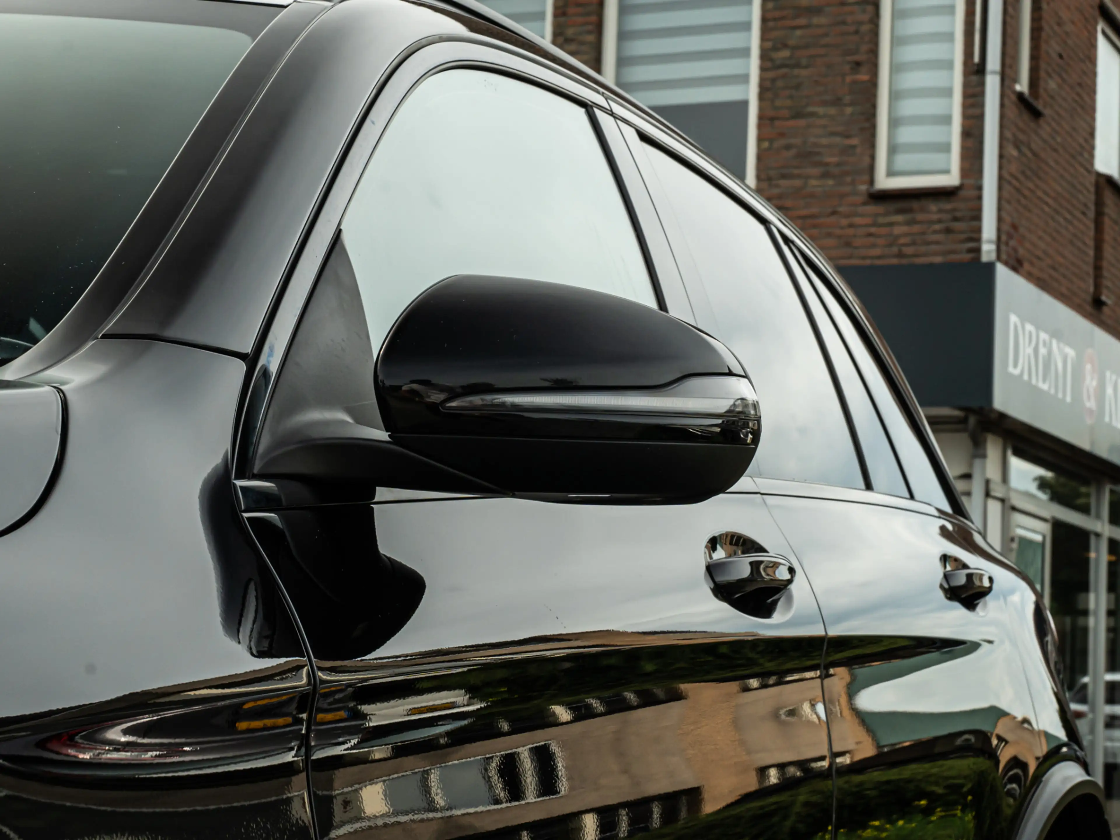 Mercedes-Benz GLC 300 300e 4MATIC Premium AMG PANO 20 INCH CAMERA MEMORY — photo 35