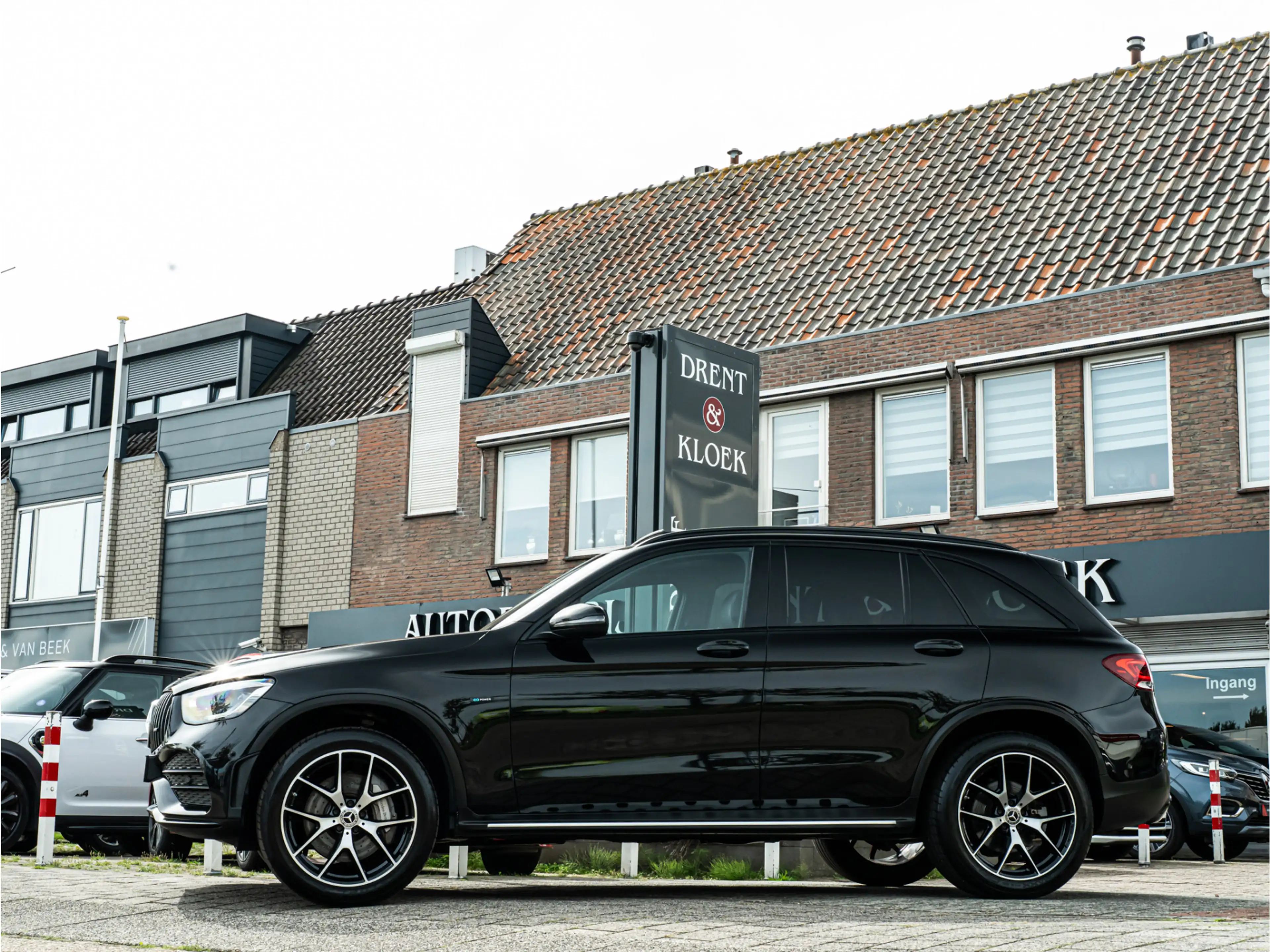 Mercedes-Benz GLC 300 300e 4MATIC Premium AMG PANO 20 INCH CAMERA MEMORY — photo 21