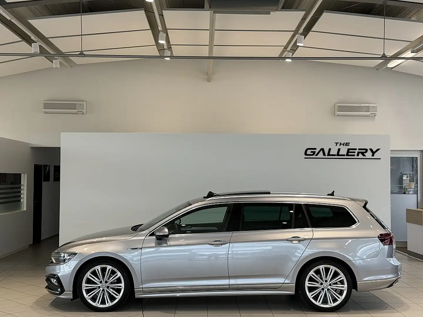 Volkswagen Passat Variant 2,0 SCR TDI DSG*R-Line*ACC*Panoramadach*Virtual... Silber - 1
