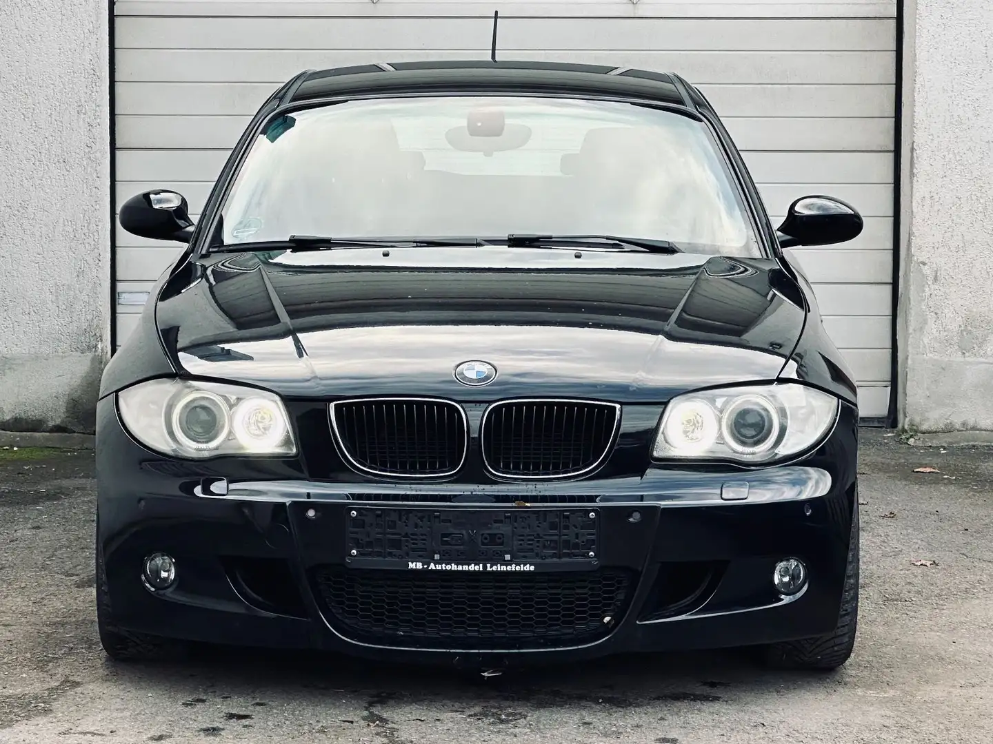 BMW 118 d Autom.*M-PAKET*XENON*SHZ*TEMPO*PDC*SPORT Schwarz - 2