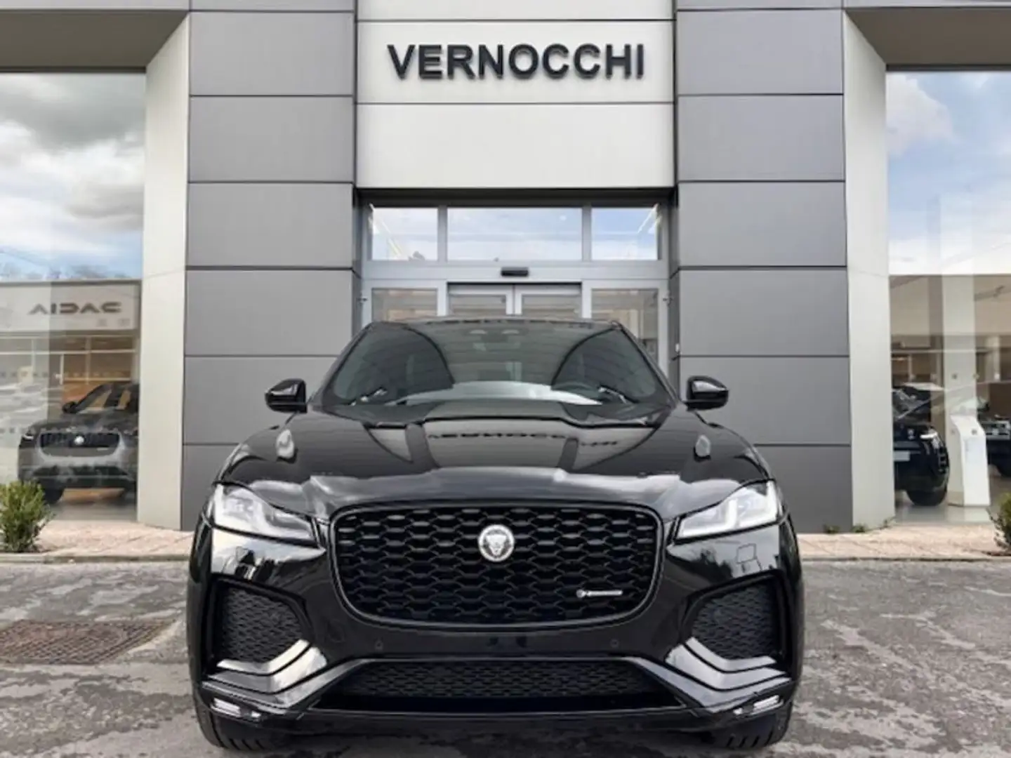 Jaguar F-Pace 2.0D 163CV AWD R-Dynamic S Czarny - 2