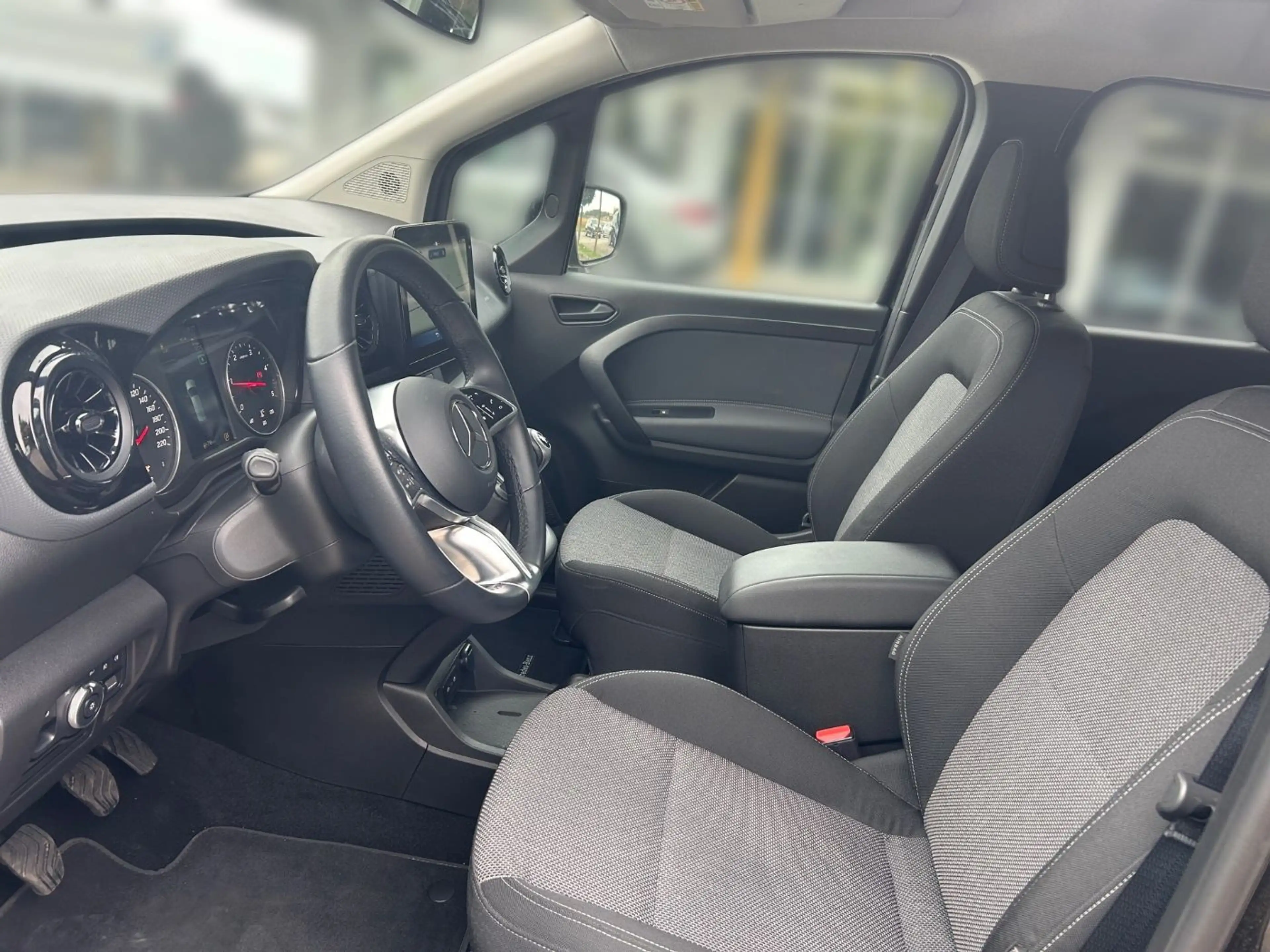 Mercedes-Benz T-Class T 180 d Premium LED PTS AHK Klima DAB Shz RKam — photo 8