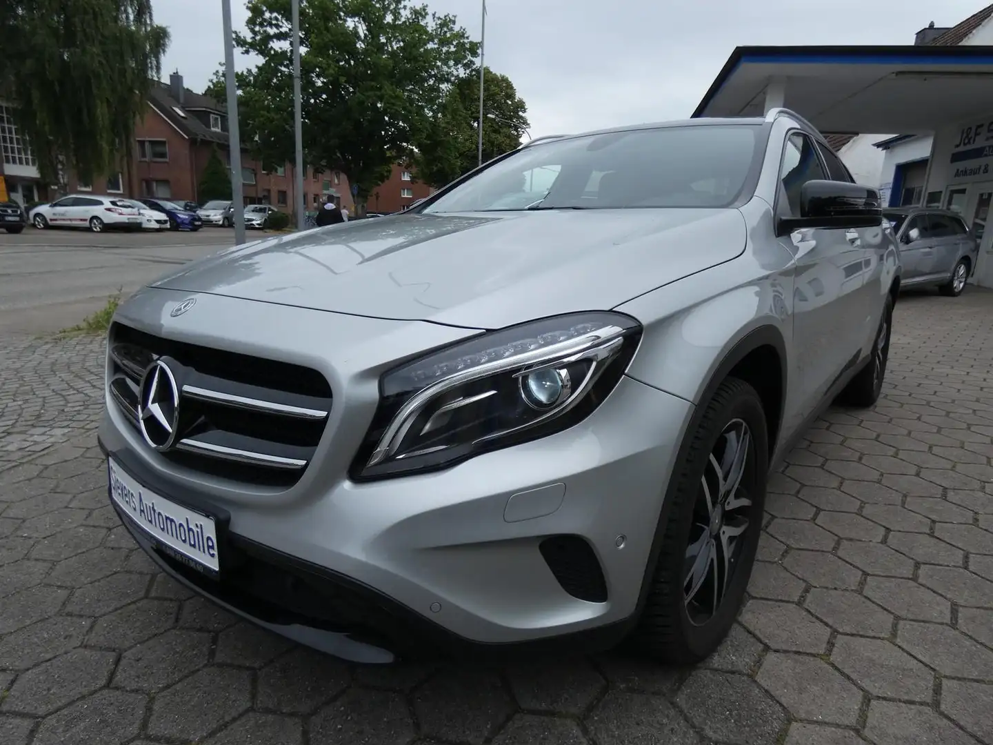Mercedes-Benz GLA 250 Score! 7G-DCT Memory Pano Xenon Leder Navi Argento - 1