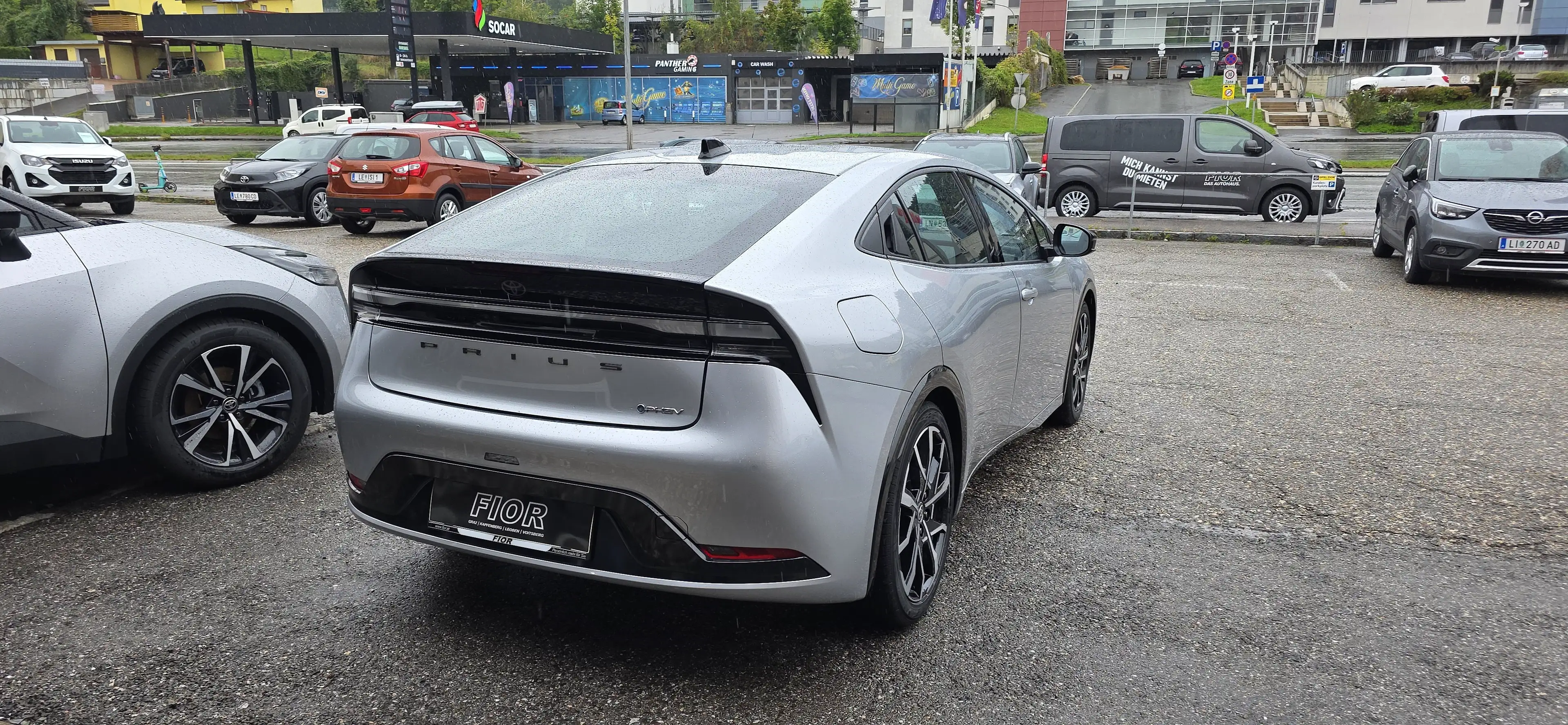 Toyota Prius Plug-in Hybrid Executive — photo 6