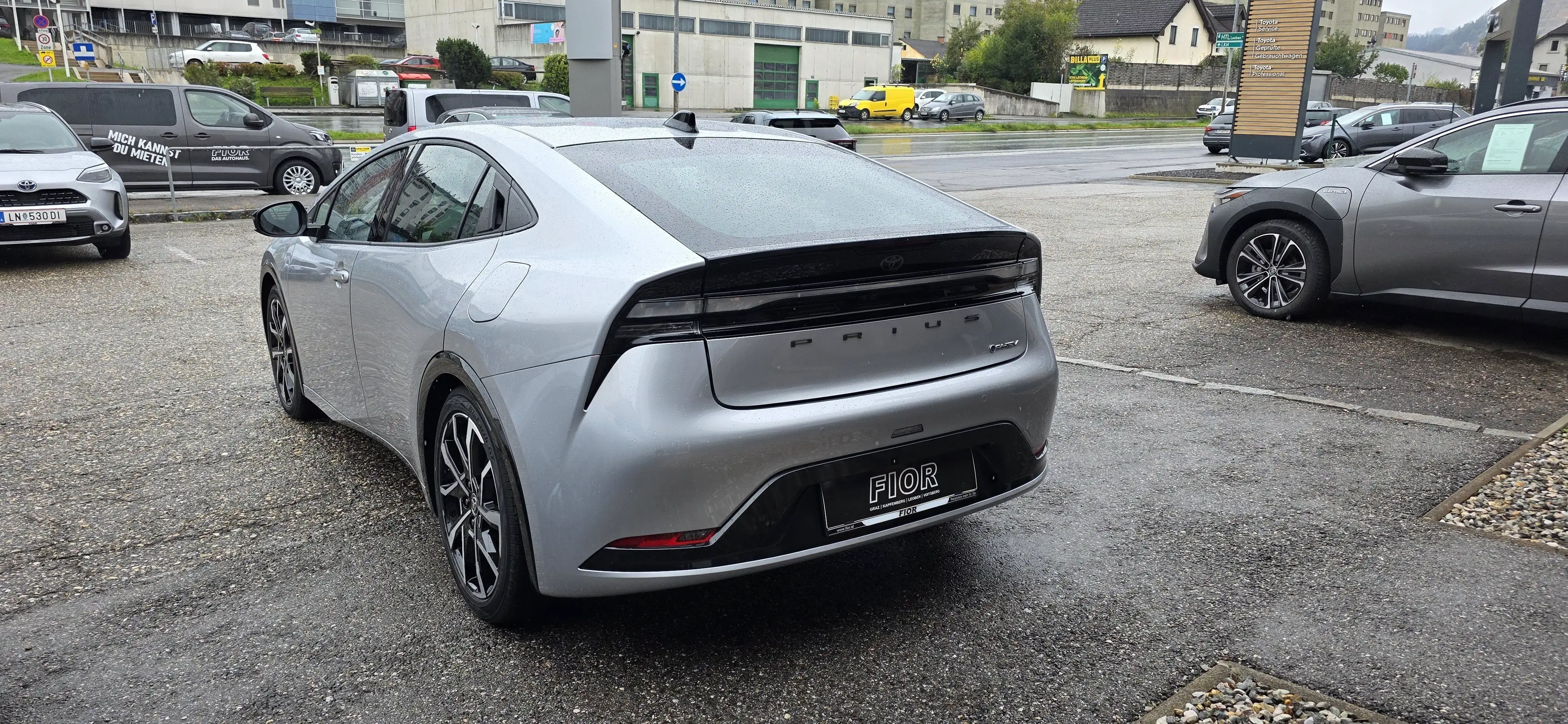Toyota Prius Plug-in Hybrid Executive — photo 4
