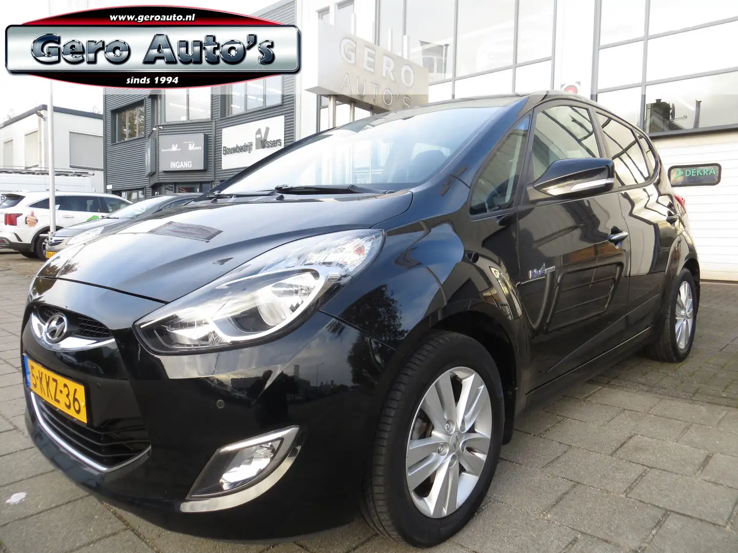 Hyundai iX20 1.4i i-Magine nl-auto cr,control ,airco,trekhaak,p Zwart - 1