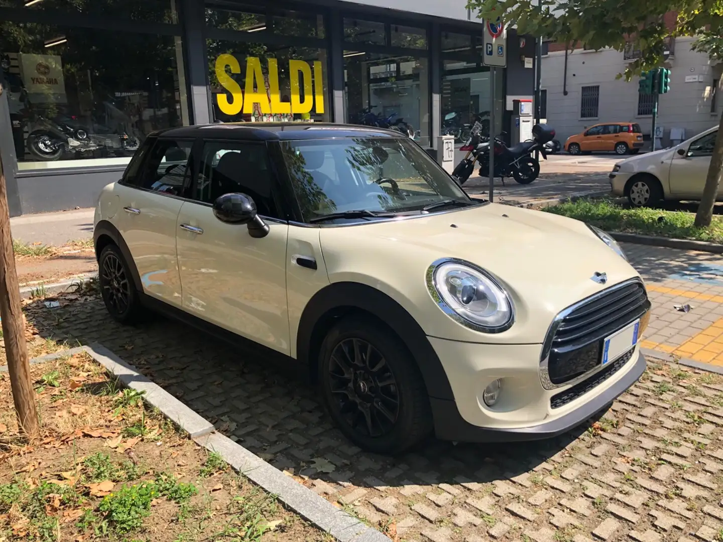 MINI Cooper D 1.5 Business XL 5p auto Beżowy - 1