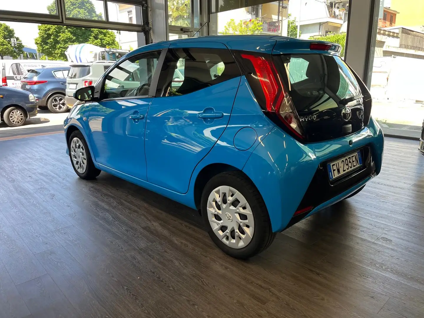 Toyota Aygo Aygo 5p 1.0 x-cite 72cv Azul - 1