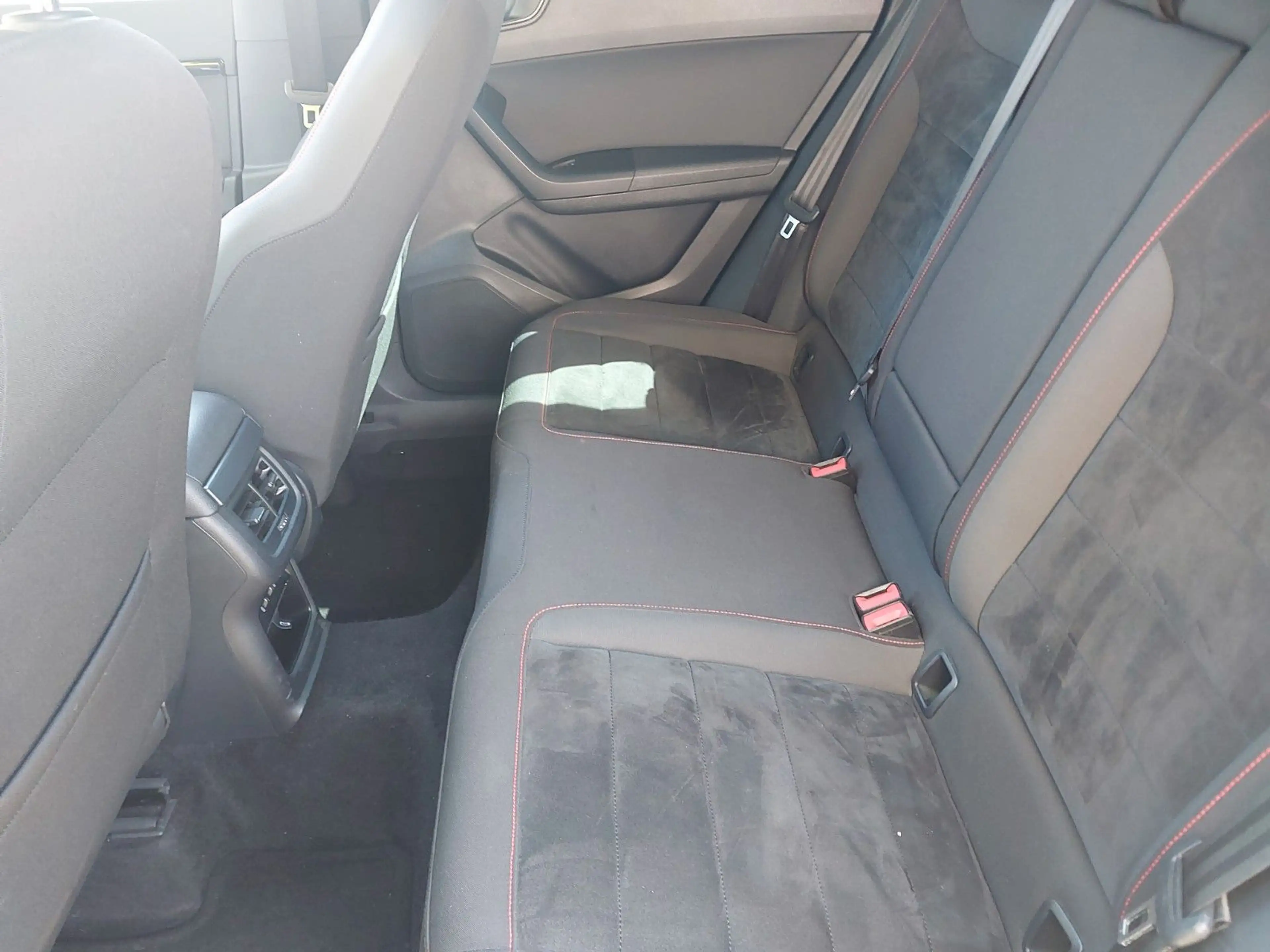 SEAT Ateca FR 4Drive Panorama  AHK LED Navi Allrad — photo 9