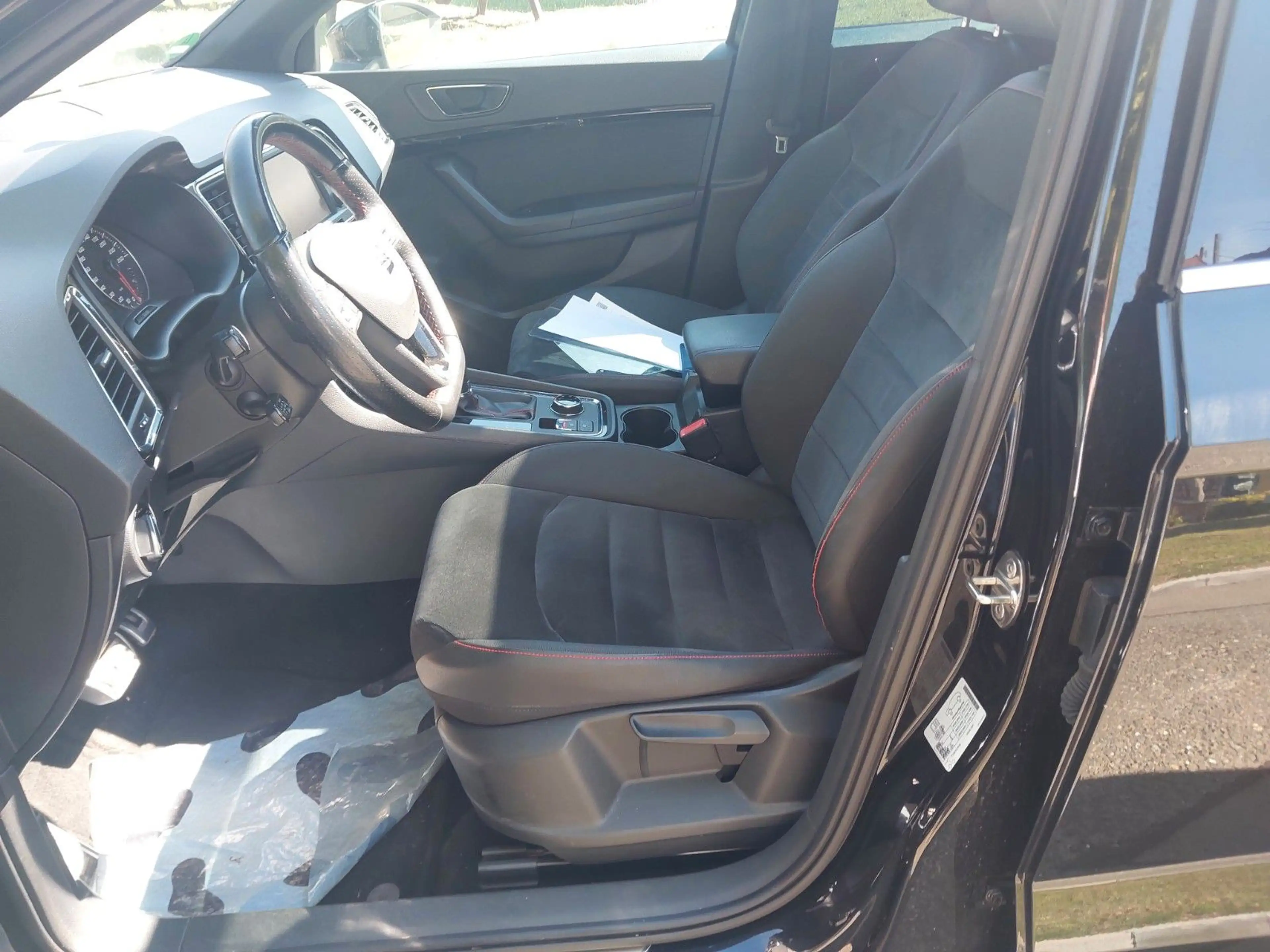 SEAT Ateca FR 4Drive Panorama  AHK LED Navi Allrad — photo 8