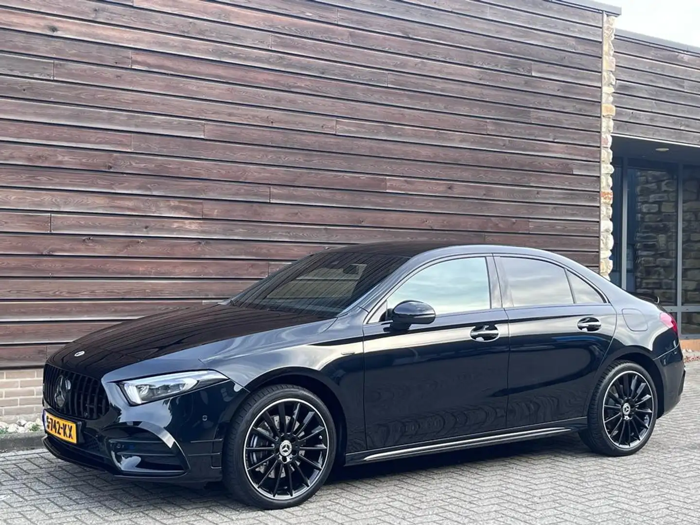 Mercedes-Benz A 250 Limousine A e 218pk 8G-DCT Night Edition | AMG Zwart - 1