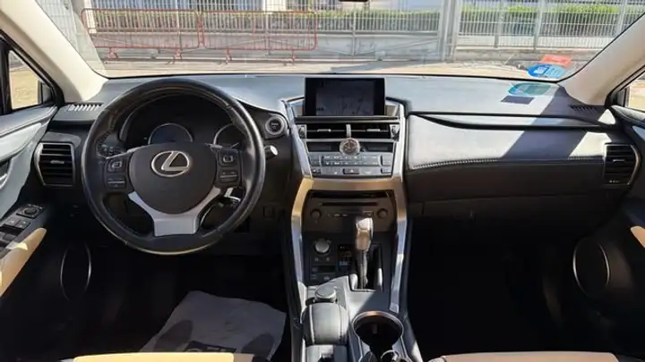 Lexus NX 300h Executive 4WD Tecno 2016, foto 12