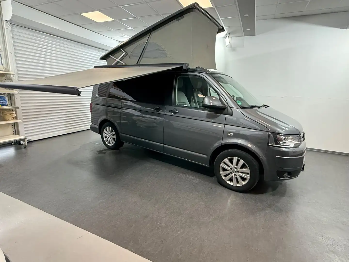 Volkswagen T5 California T5 Beach Aufstelldach/Bi-Xenon/AHK Grau - 2