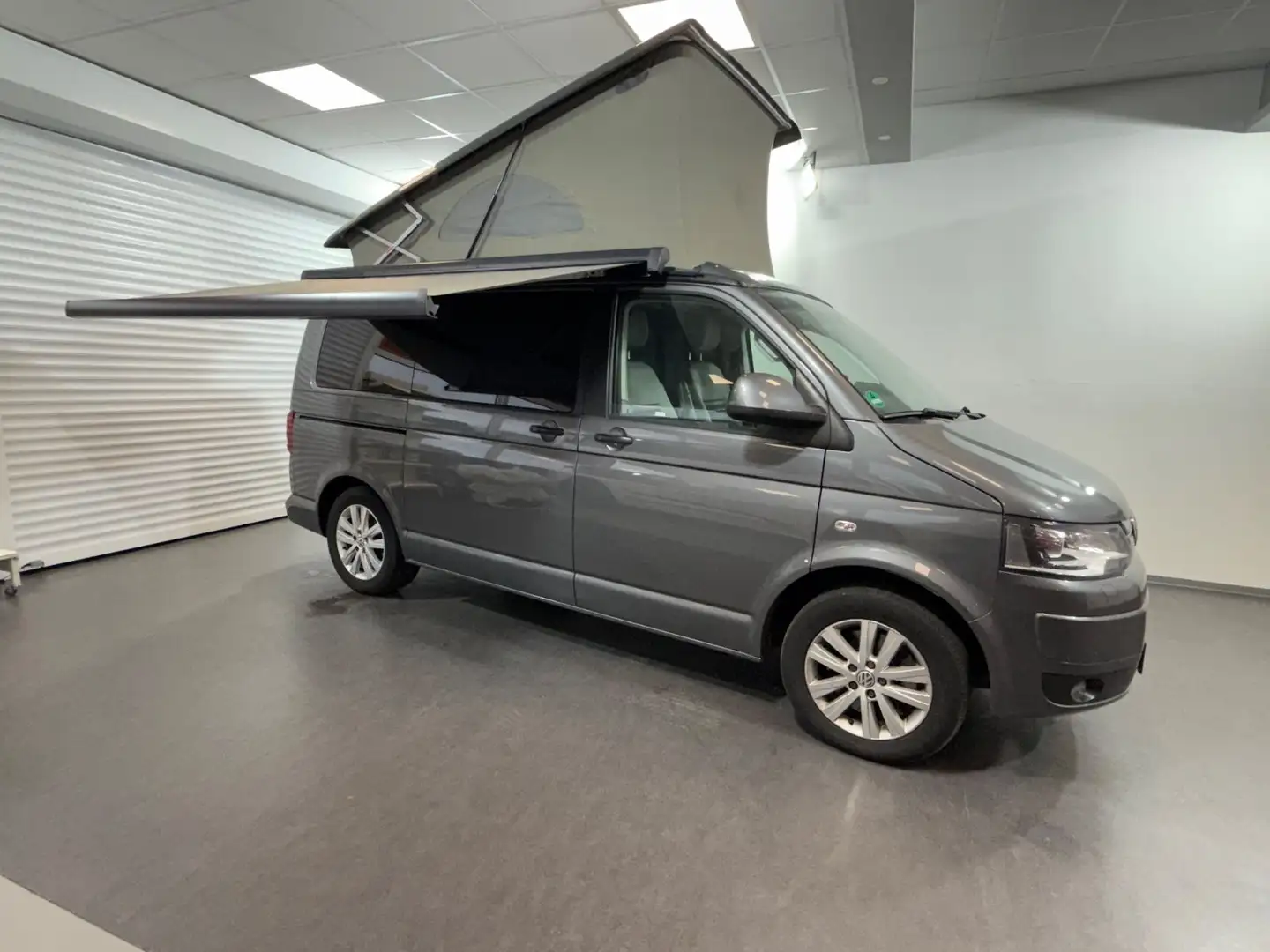 Volkswagen T5 California T5 Beach Aufstelldach/Bi-Xenon/AHK Grau - 1