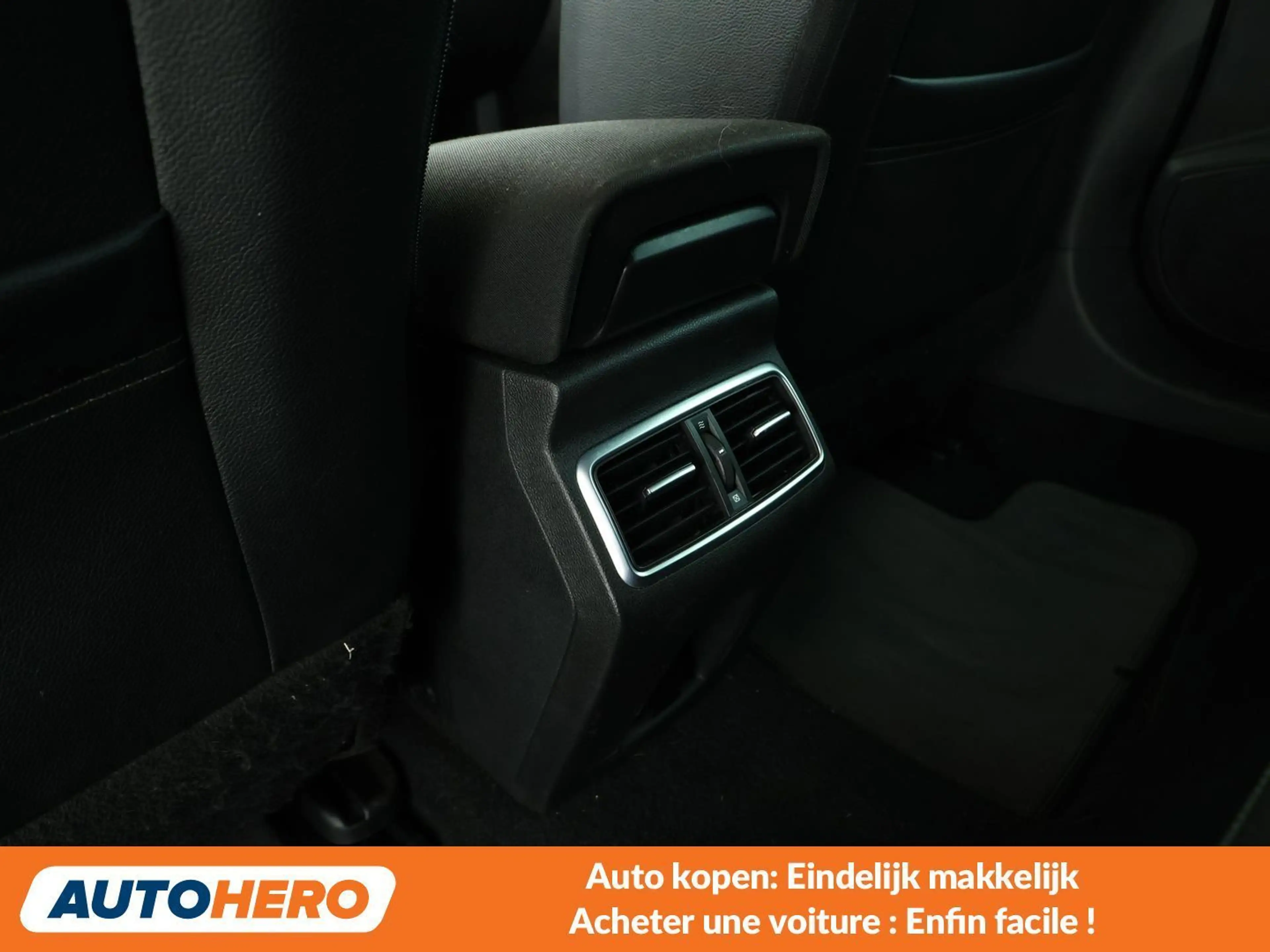 Renault Megane 1.3 TCe Limited — photo 13