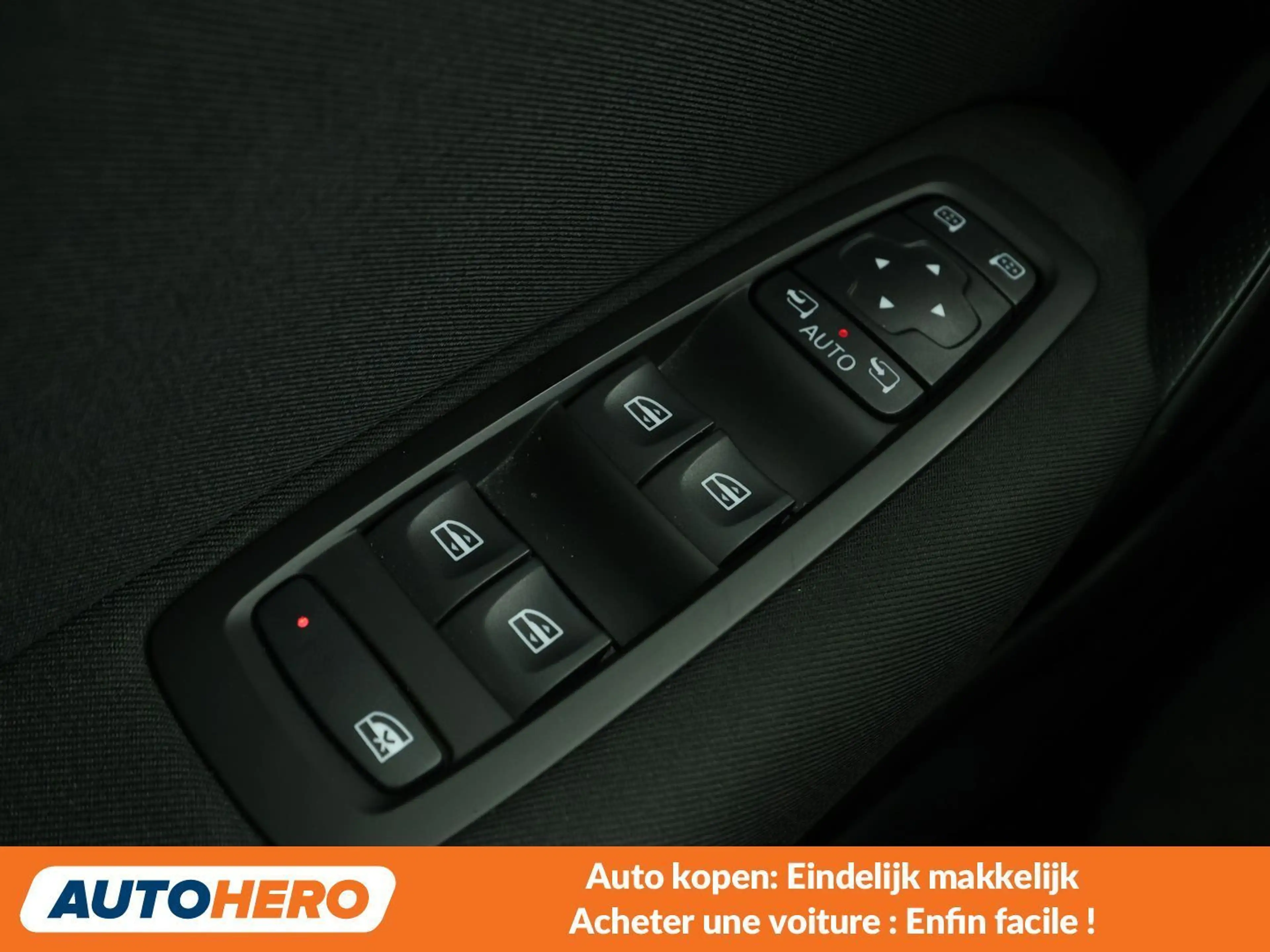 Renault Megane 1.3 TCe Limited — photo 12