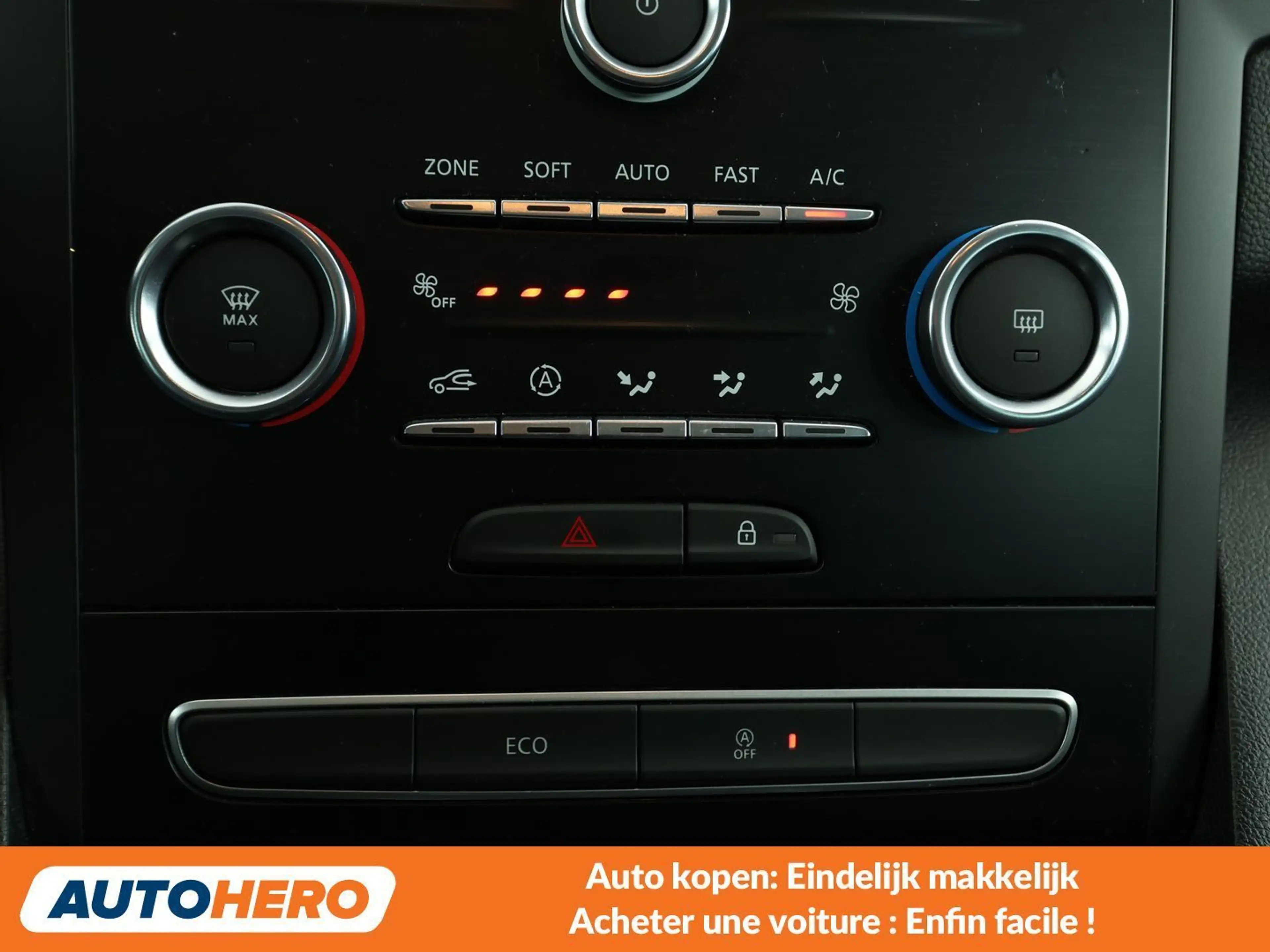 Renault Megane 1.3 TCe Limited — photo 10