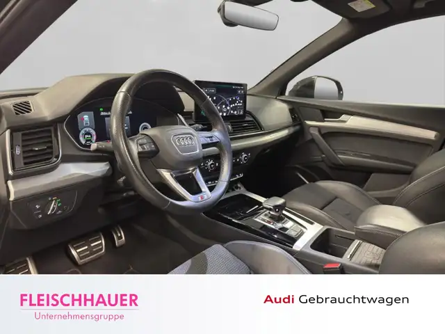 Audi Q5 view 10